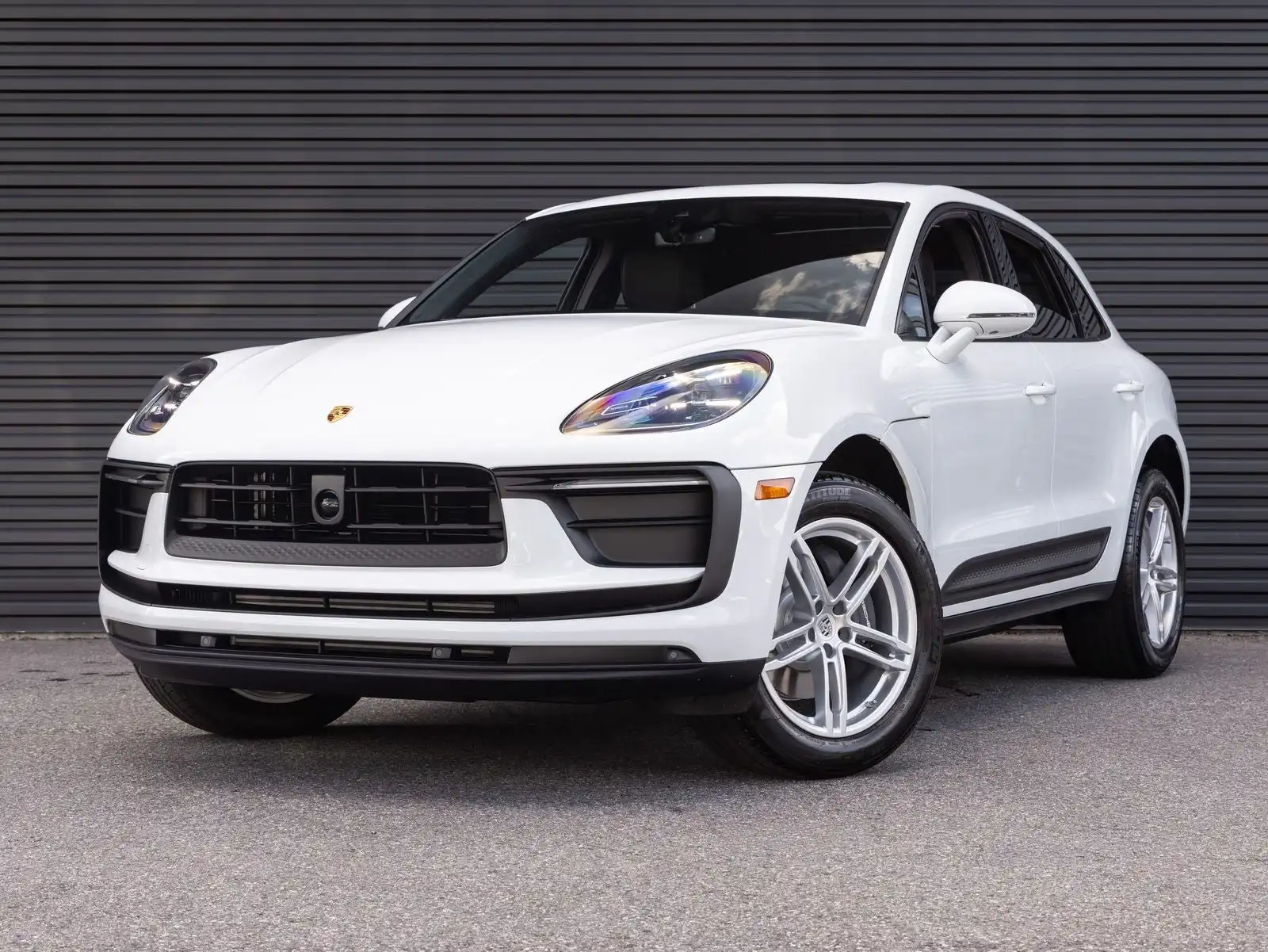 2026 Porsche Macan Base's photo