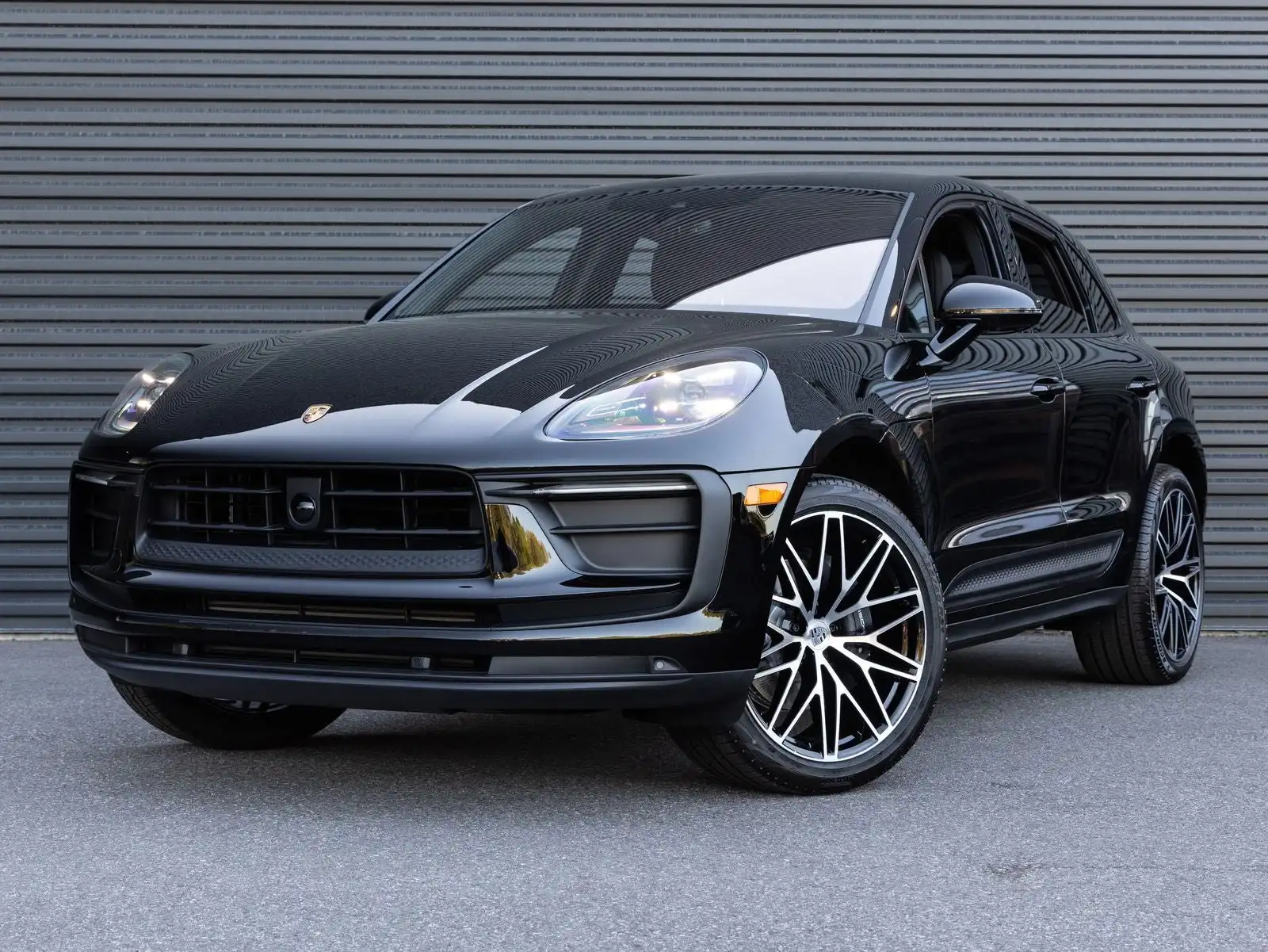 2026 Porsche Macan Base's photo