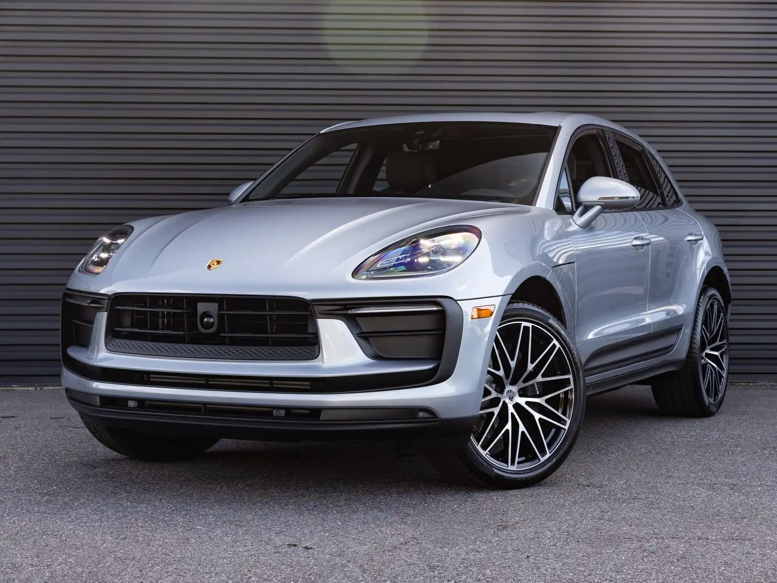 2026 Porsche Macan Base's photo