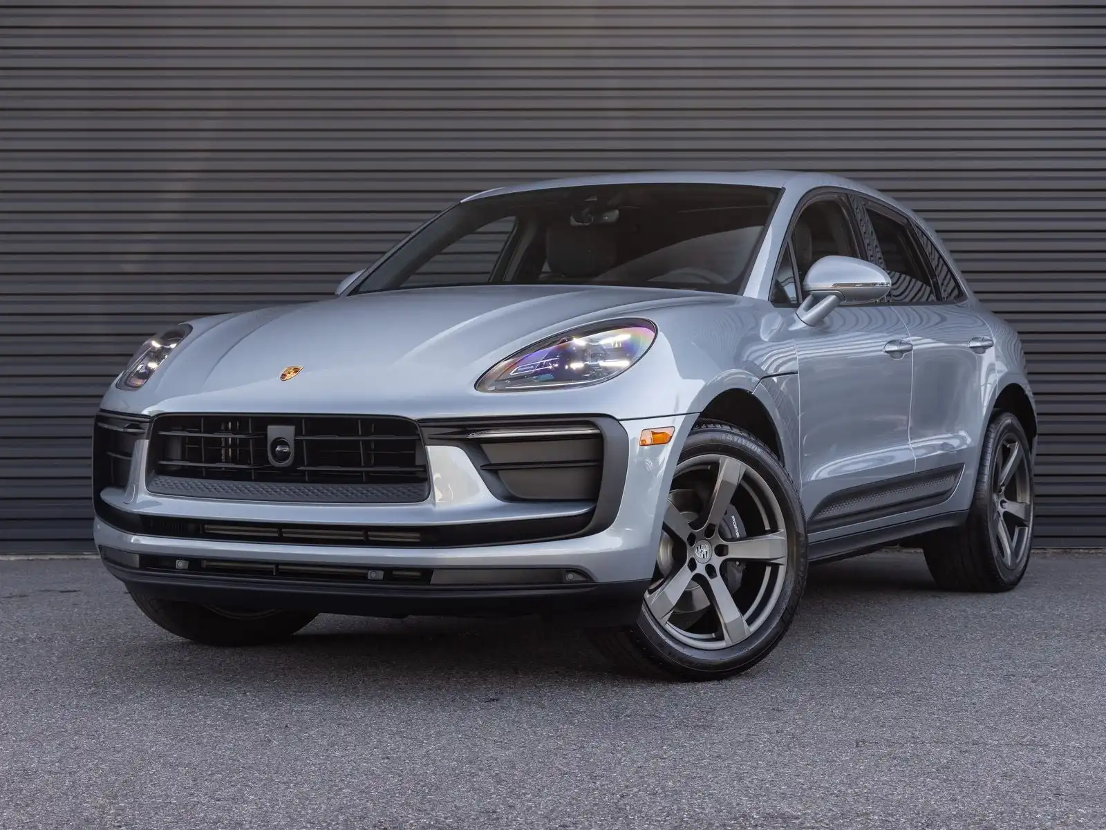 2026 Porsche Macan Base's photo