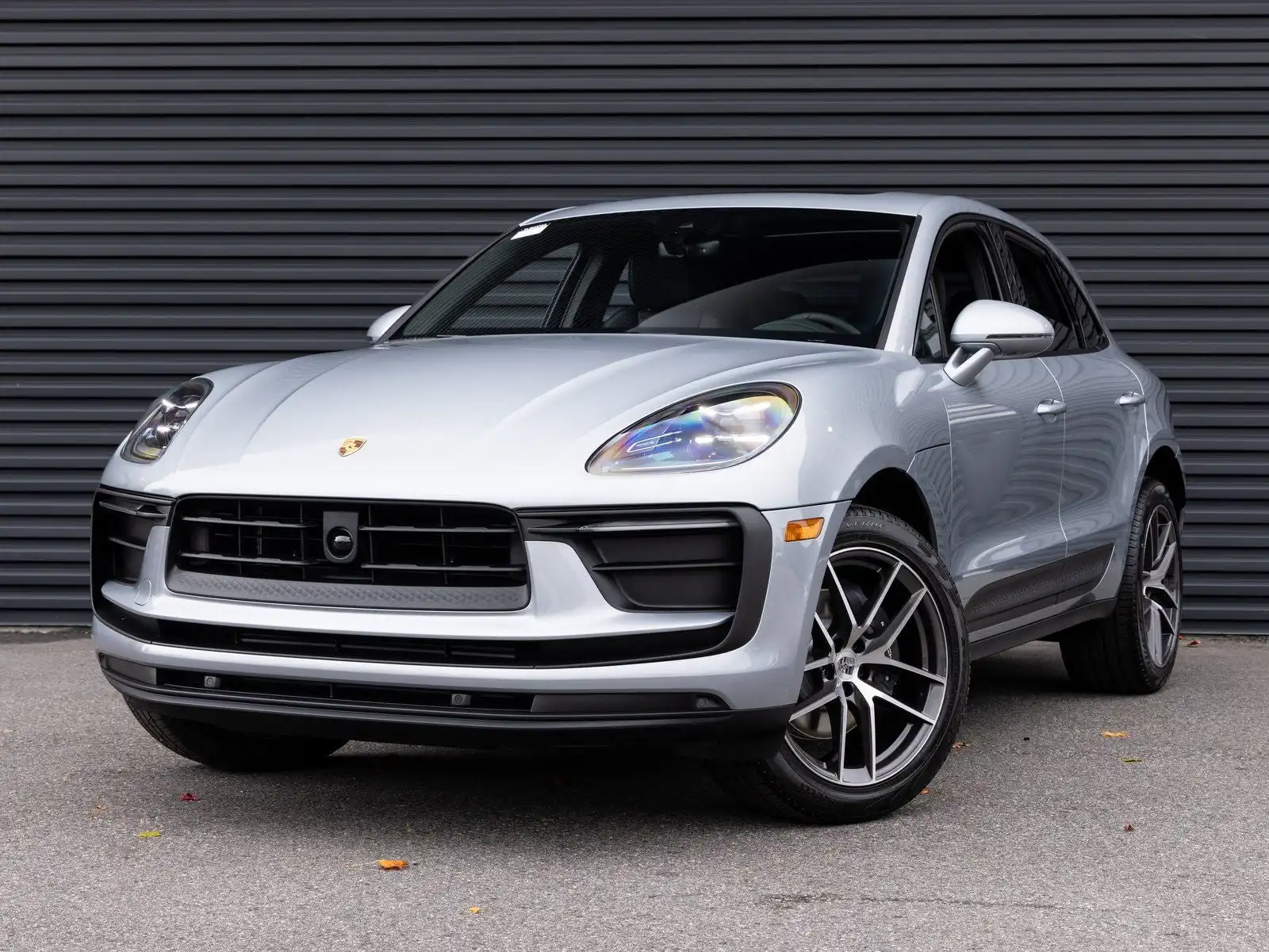 2026 Porsche Macan Base's photo