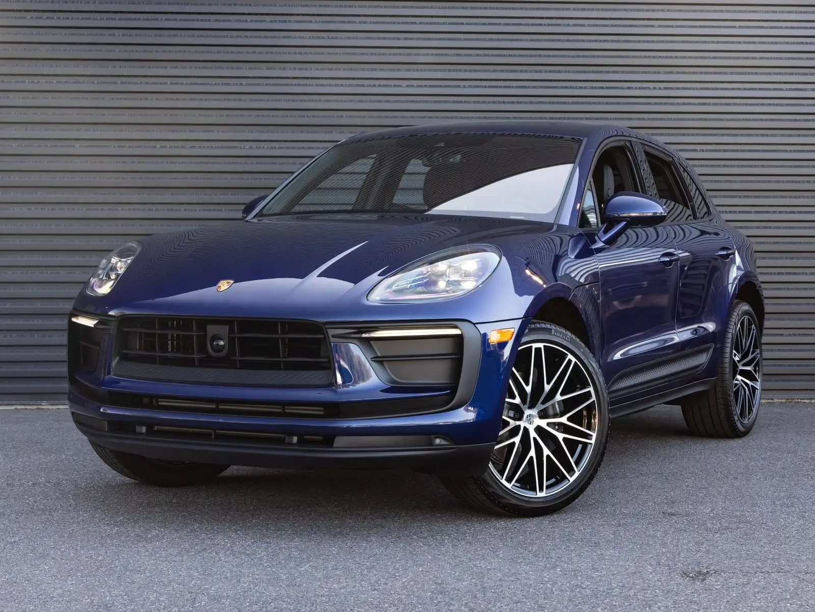 2026 Porsche Macan Base's photo