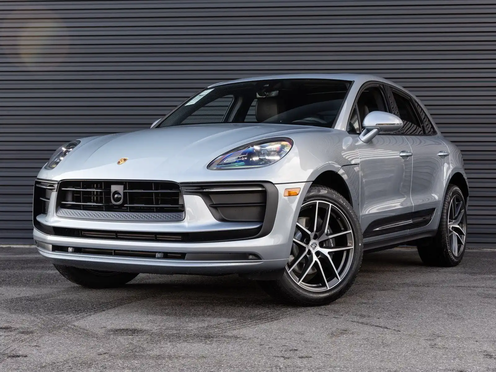 2026 Porsche Macan Base's photo