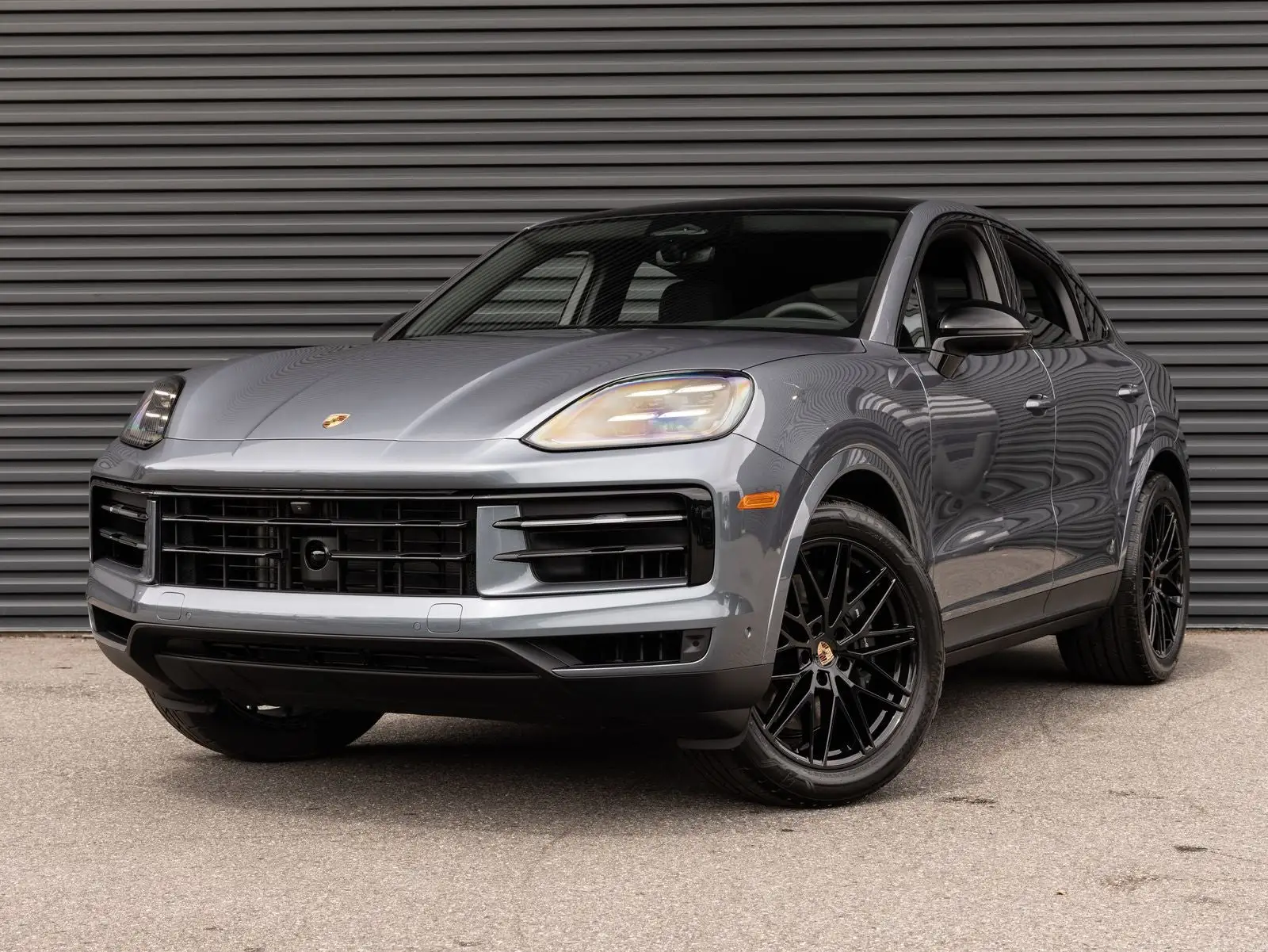 2026 Porsche Cayenne Base photo 1