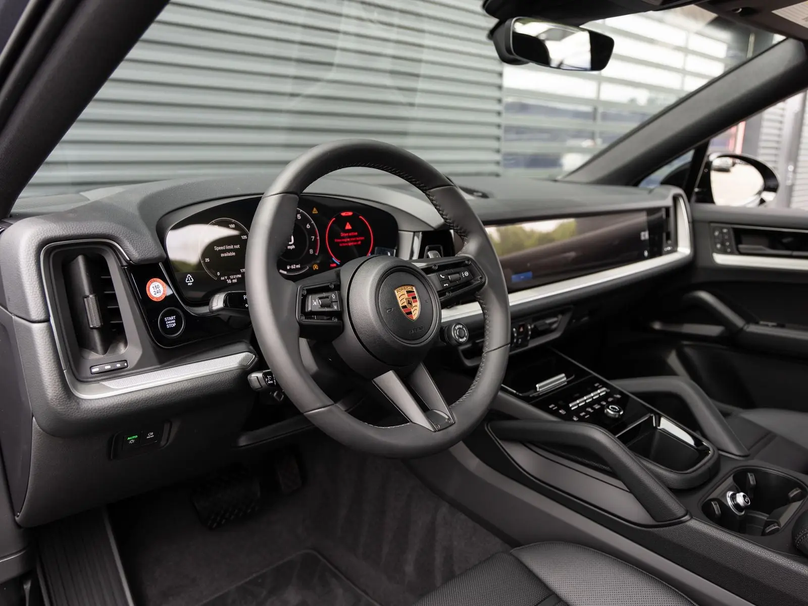 2026 Porsche Cayenne Base photo 4
