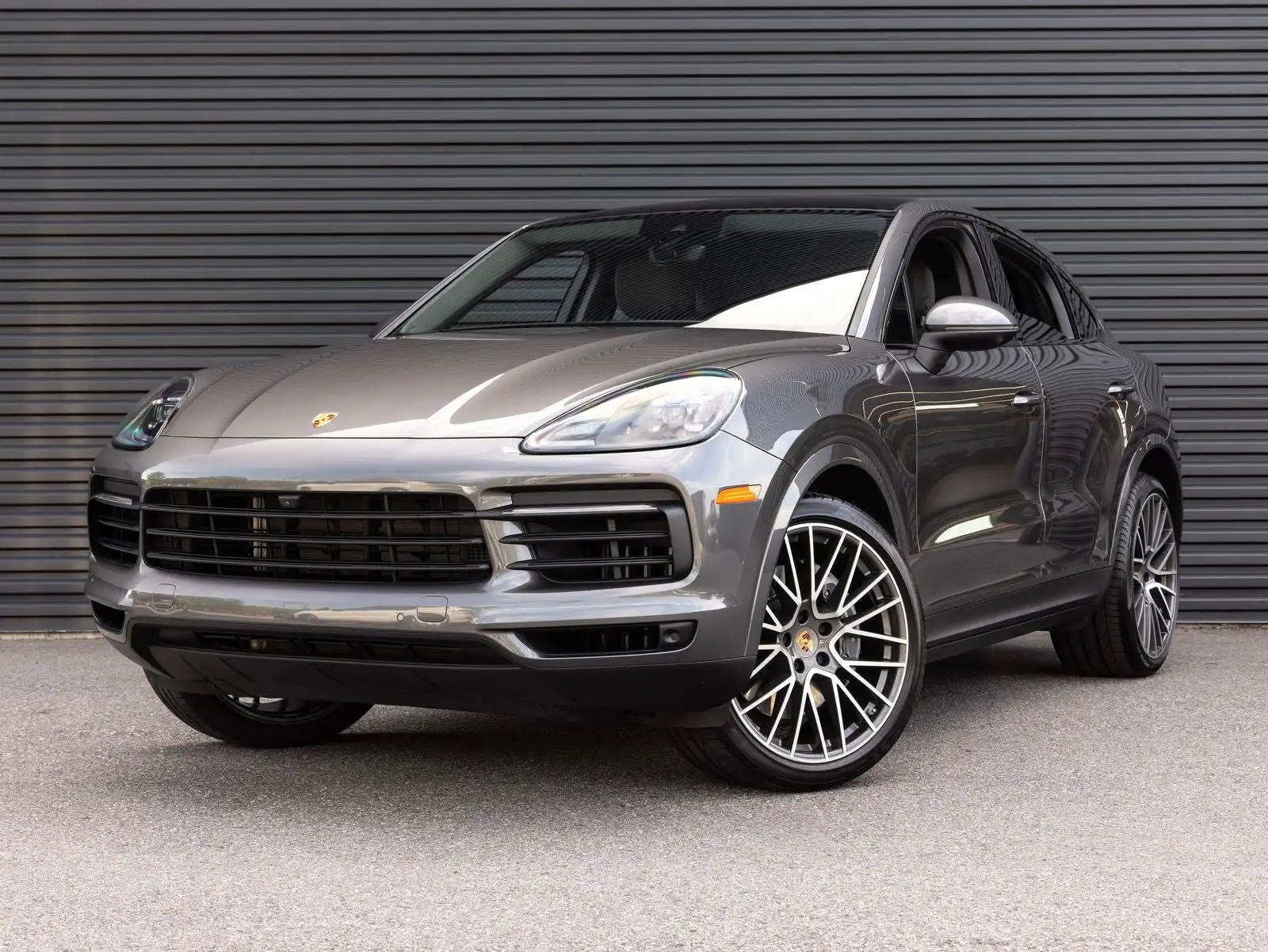 2023 Porsche Cayenne Base's photo