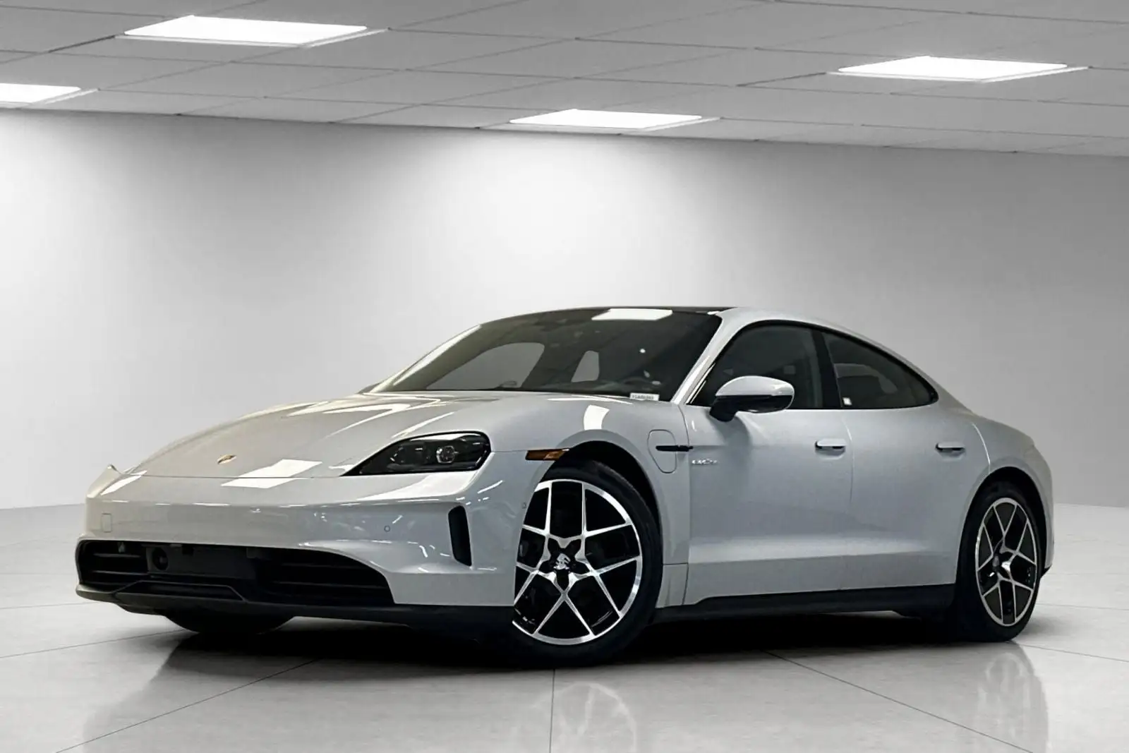 2025 Porsche Taycan Base's photo