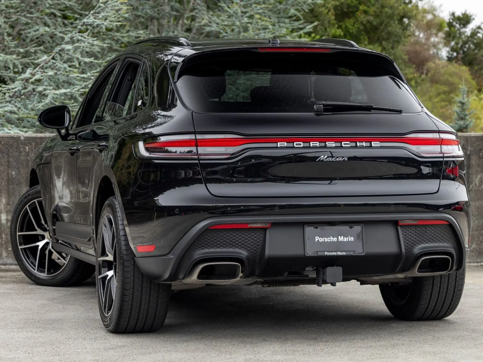 2026 Porsche Macan Base photo 3