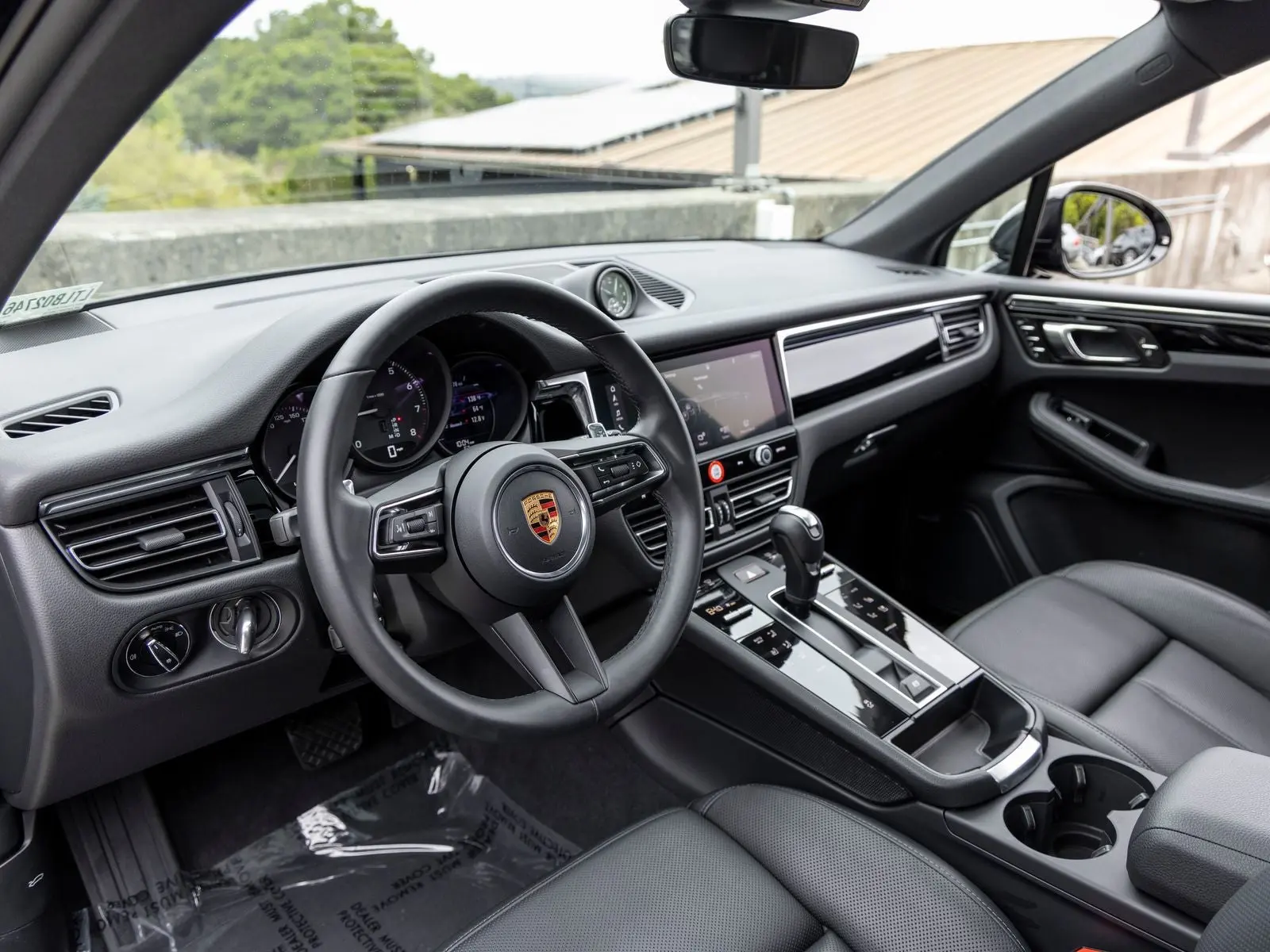 2026 Porsche Macan Base photo 4