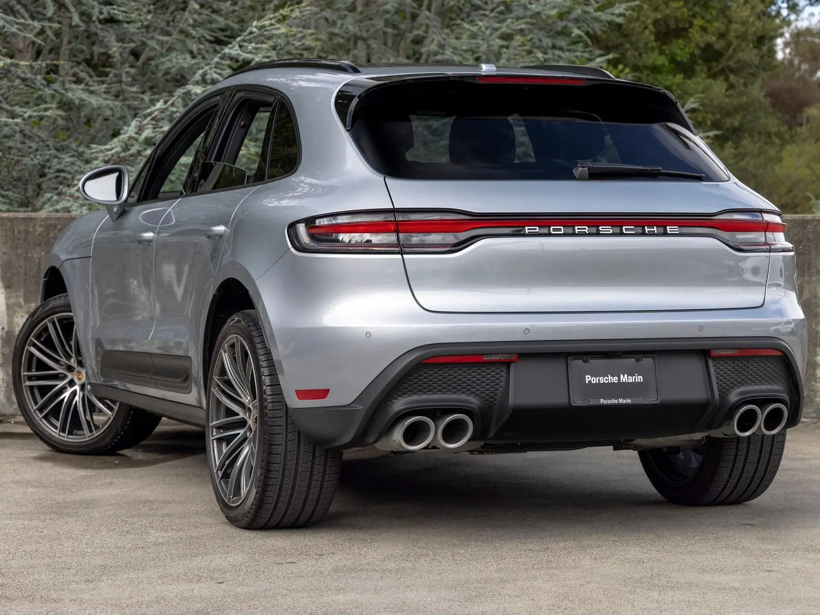 2026 Porsche Macan Base photo 3