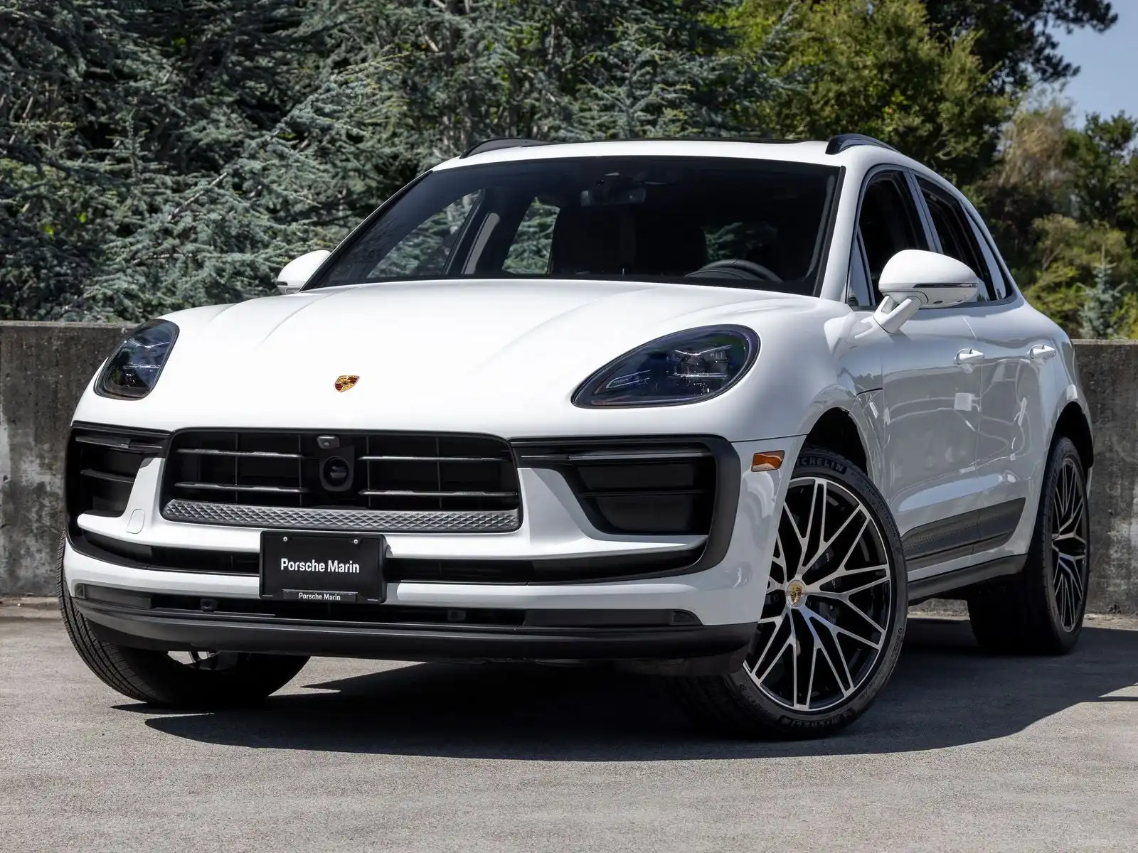 2026 Porsche Macan Base's photo