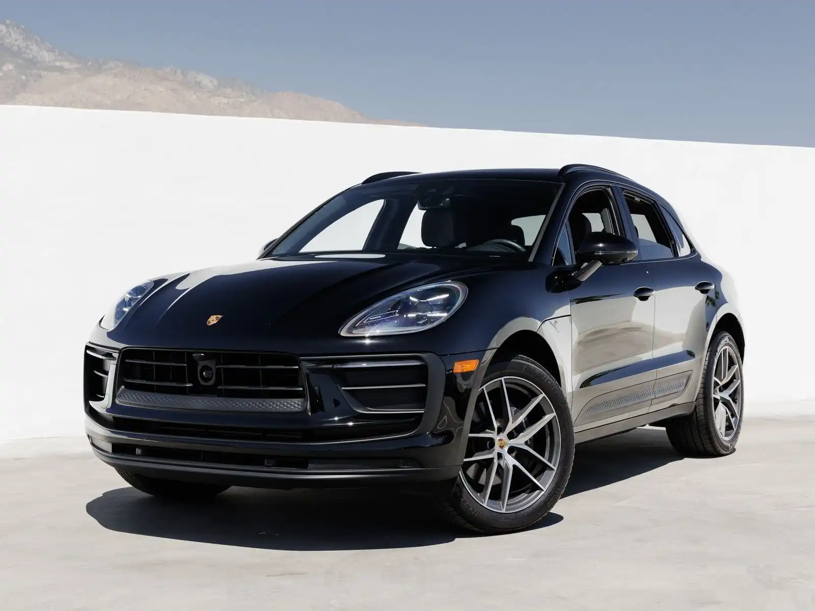 2026 Porsche Macan Base's photo