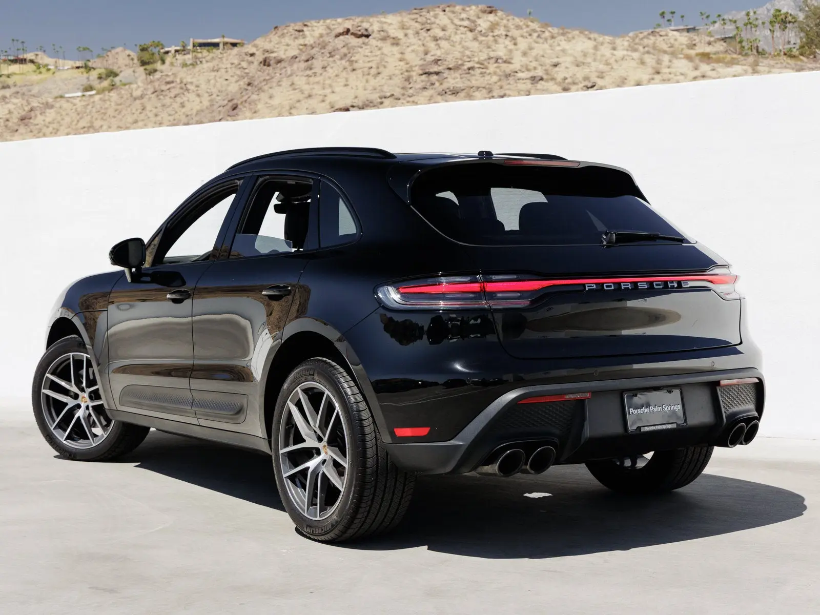 2026 Porsche Macan Base photo 3