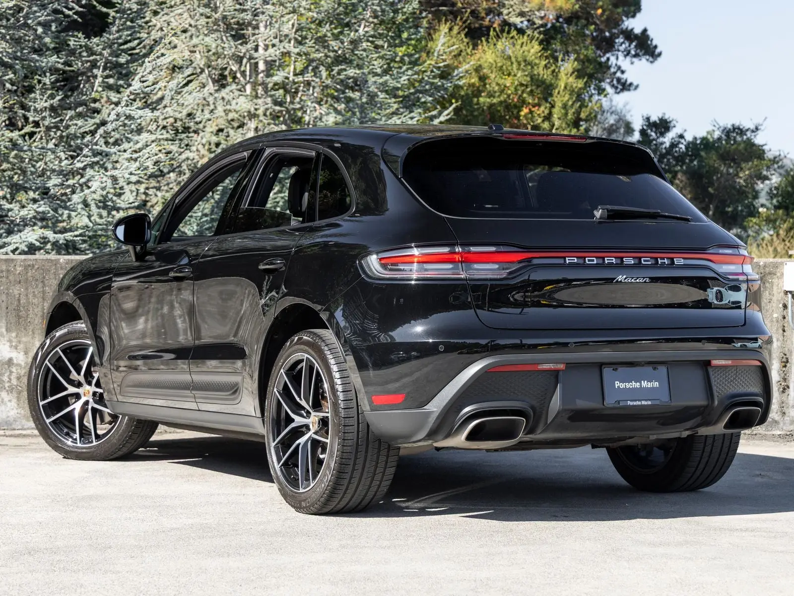 2023 Porsche Macan Base photo 3