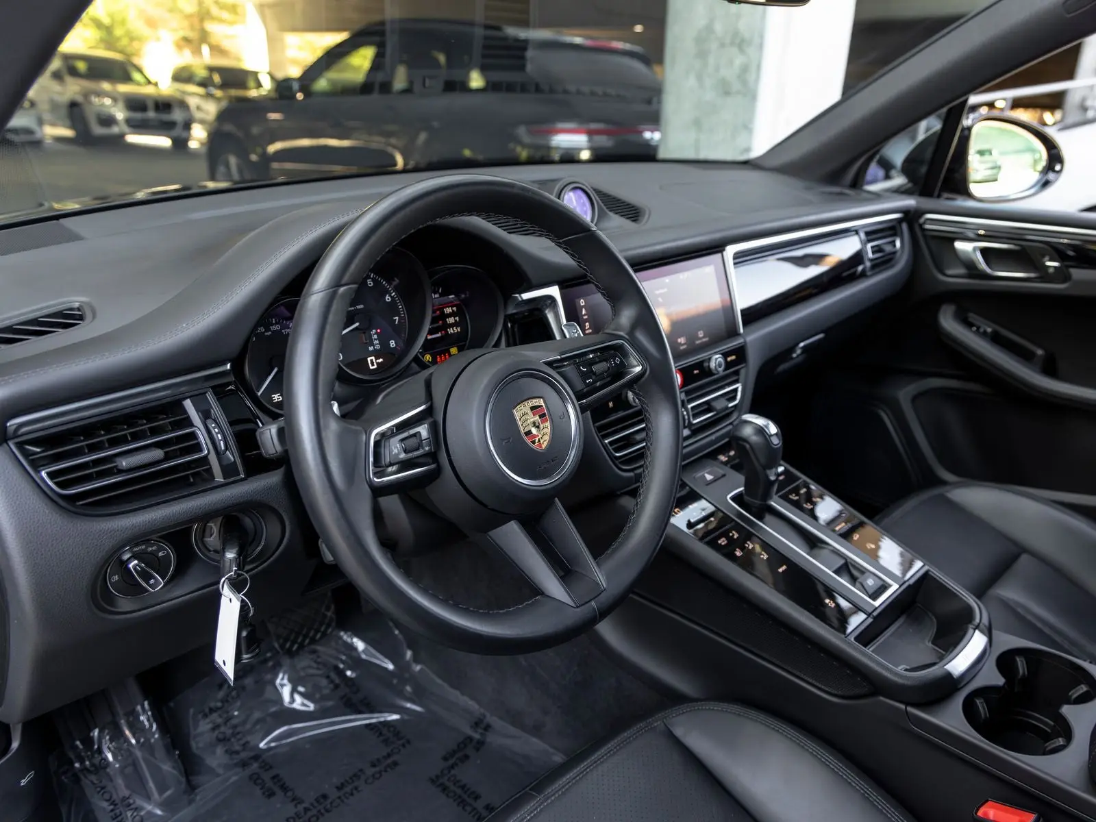 2023 Porsche Macan Base photo 4