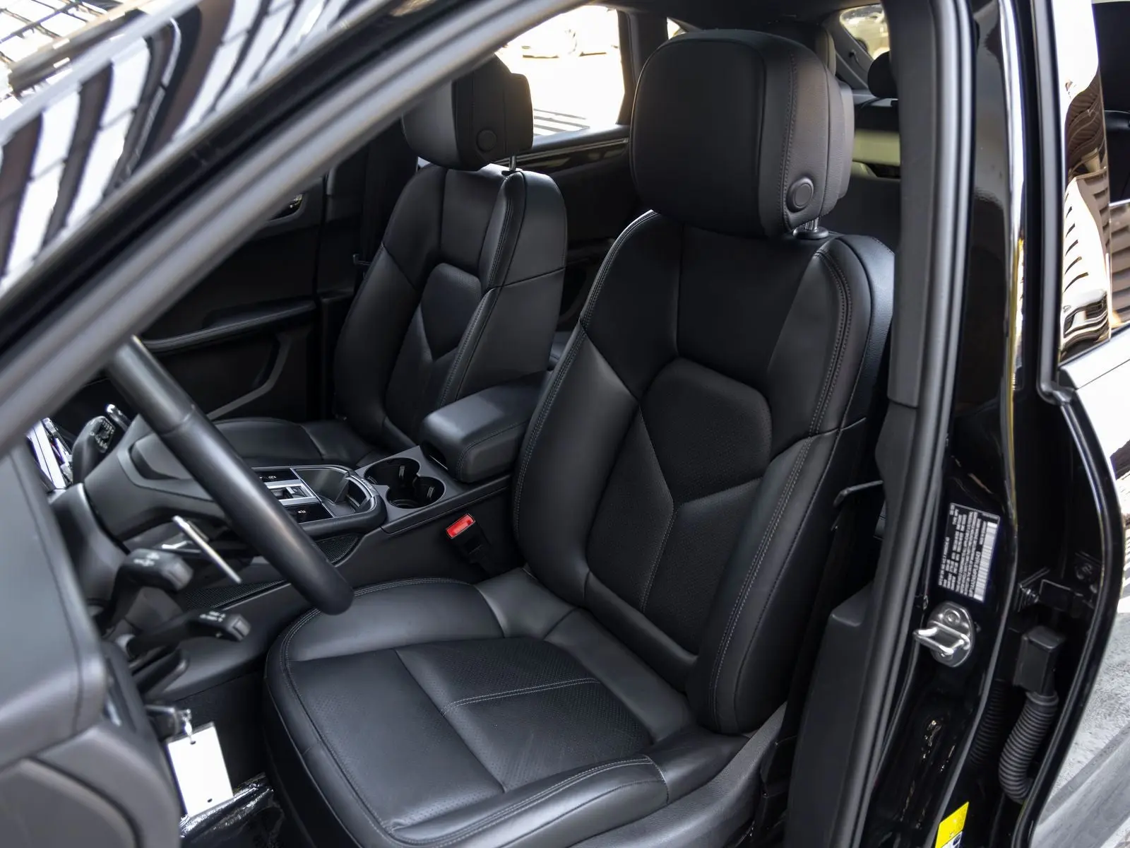 2023 Porsche Macan Base photo 5