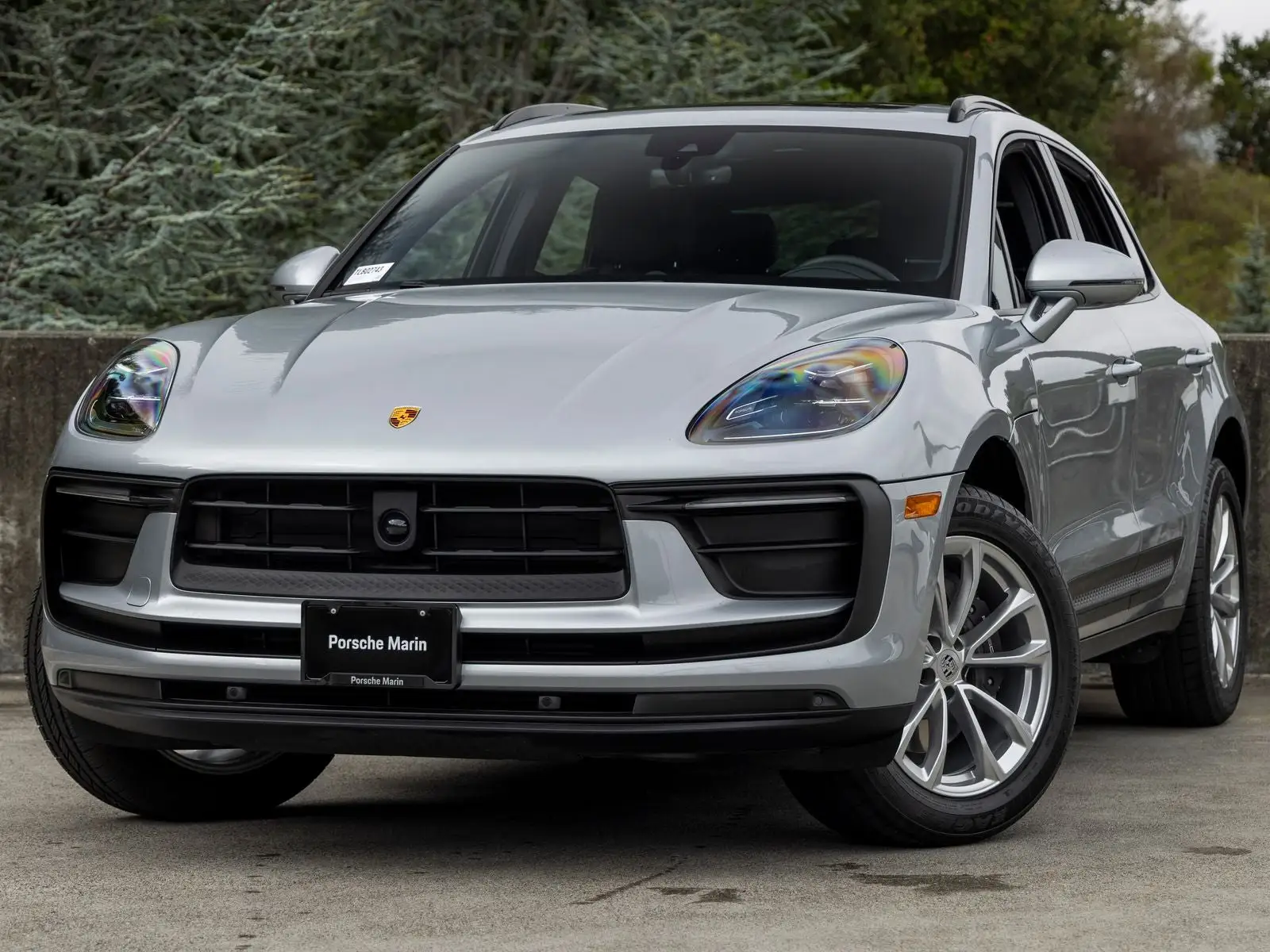 2026 Porsche Macan Base photo 1
