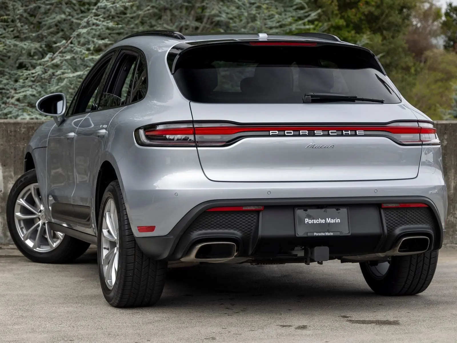 2026 Porsche Macan Base photo 3