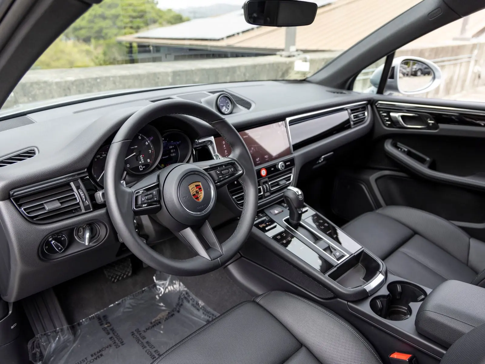 2026 Porsche Macan Base photo 4