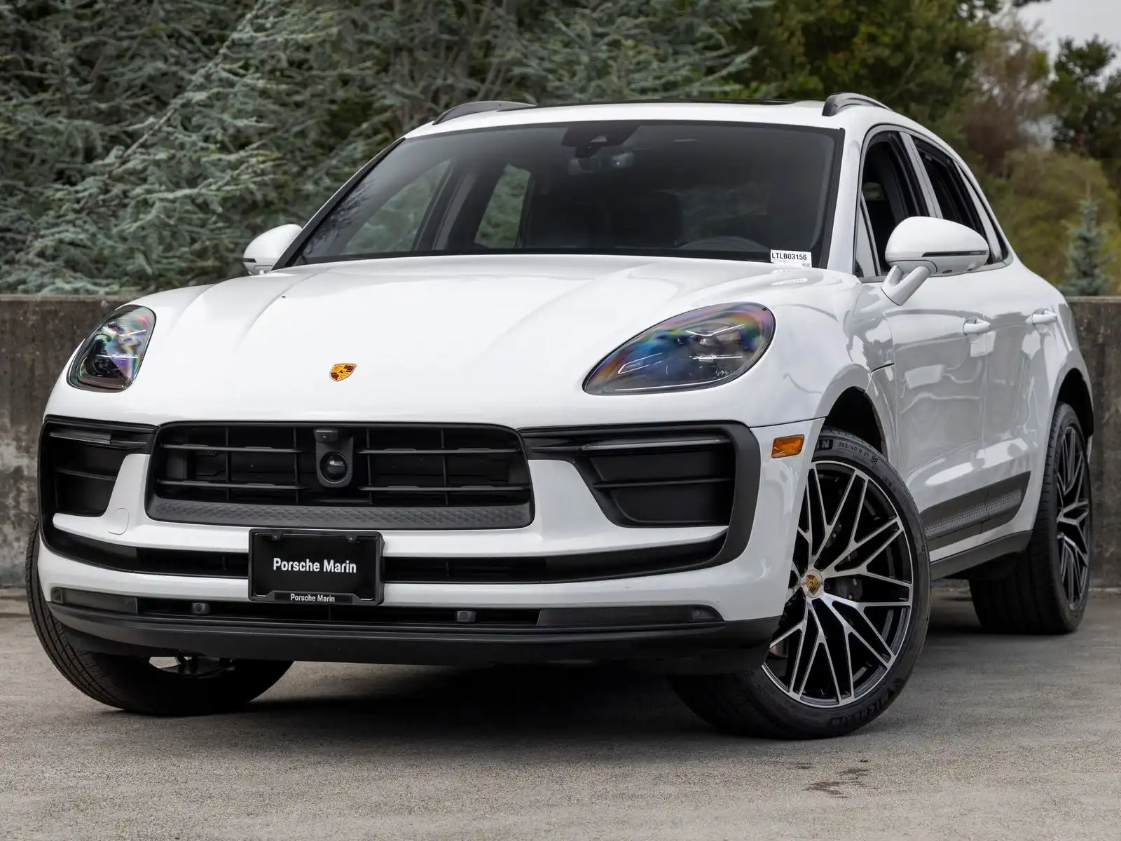 2026 Porsche Macan Base's photo