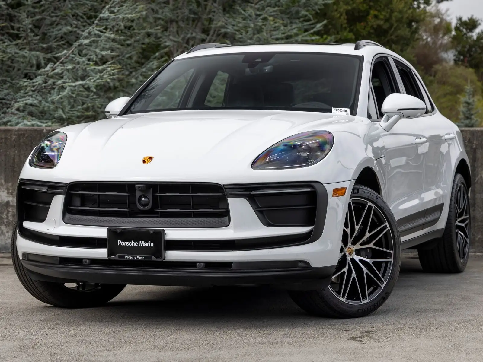 2026 Porsche Macan Base photo 1