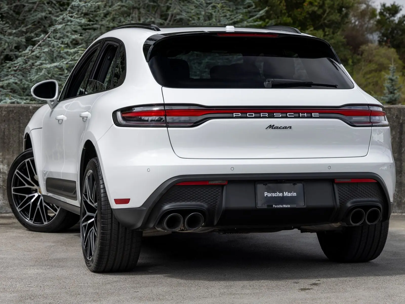 2026 Porsche Macan Base photo 3