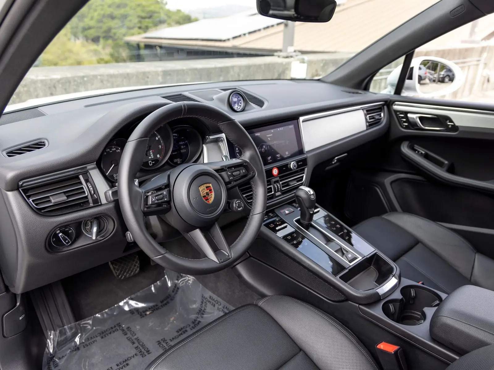 2026 Porsche Macan Base photo 4