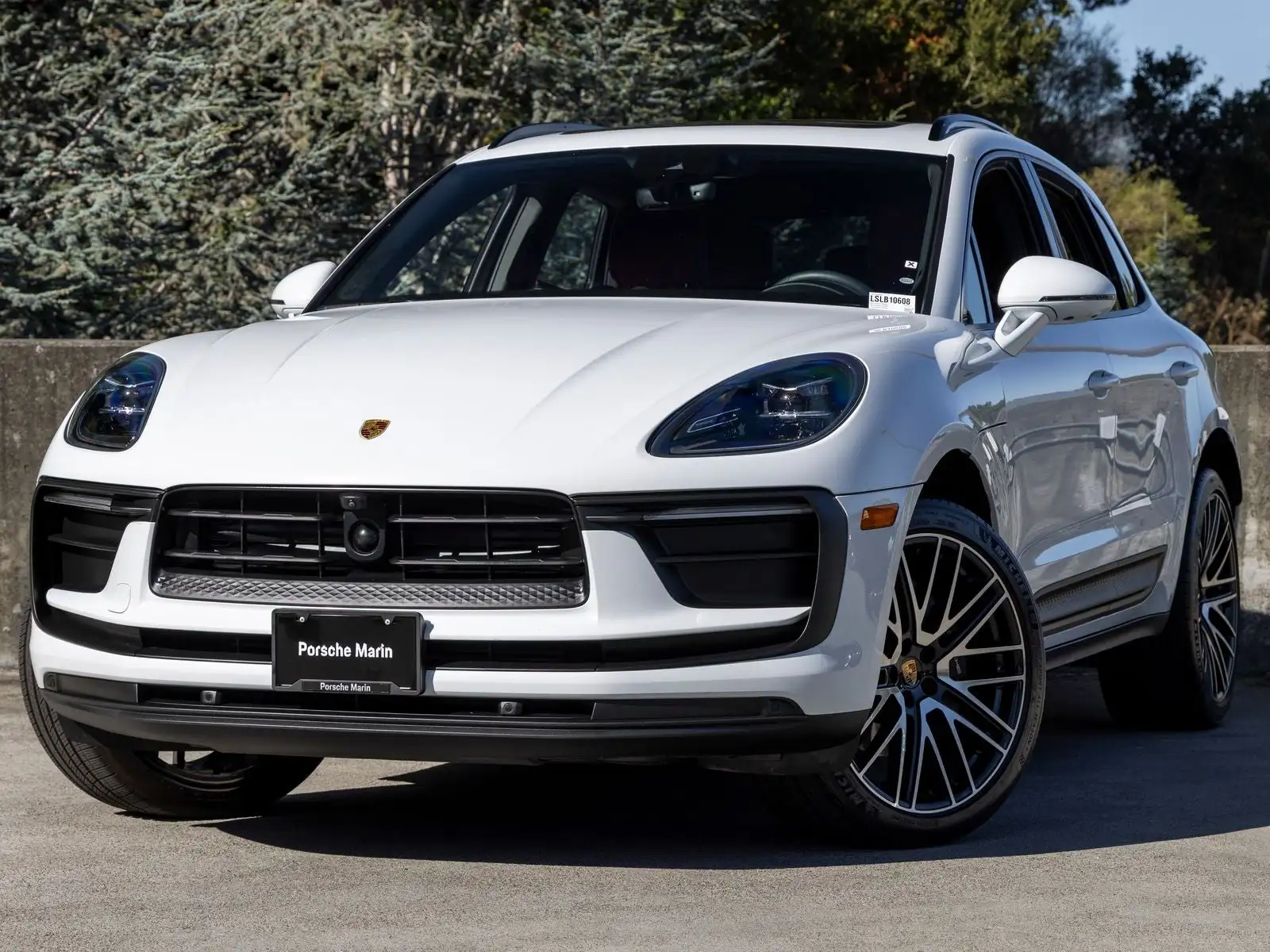 2025 Porsche Macan Base's photo