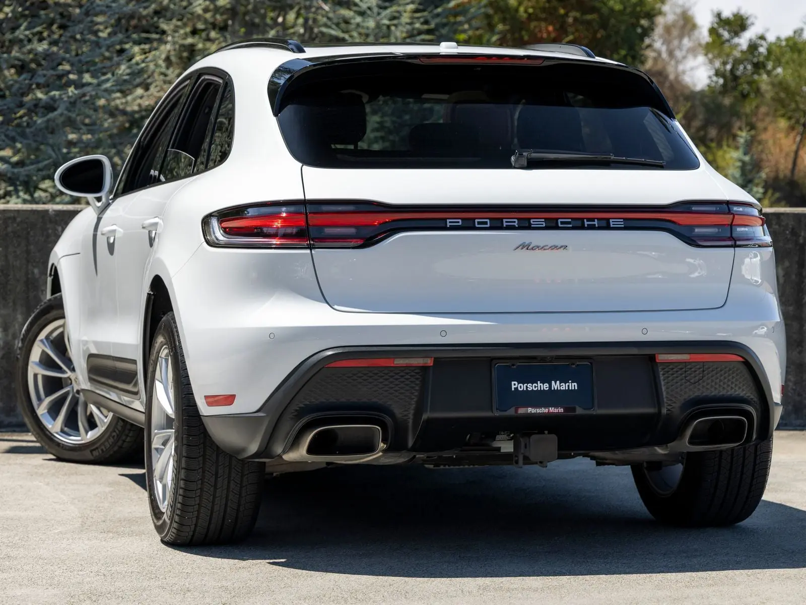 2026 Porsche Macan Base photo 3