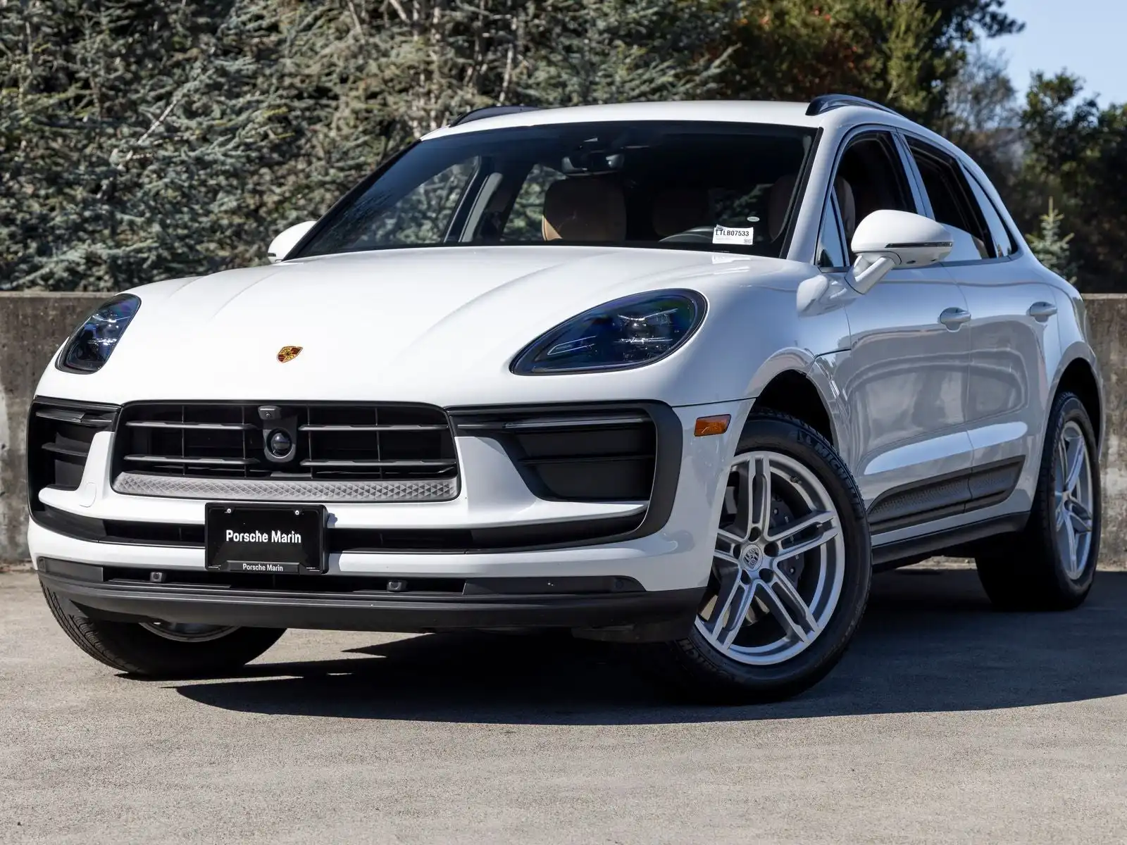 2026 Porsche Macan Base's photo