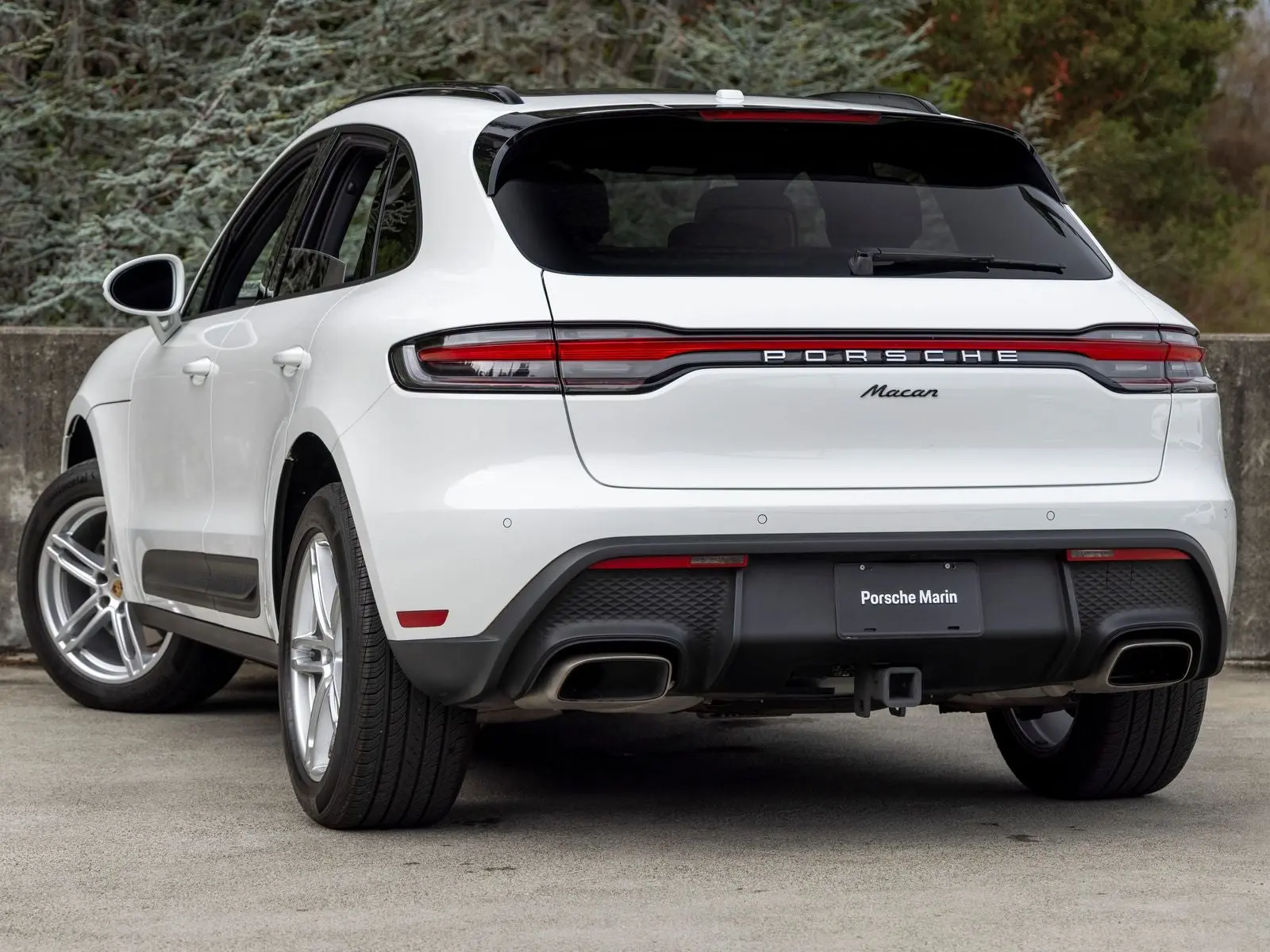 2024 Porsche Macan Base photo 3