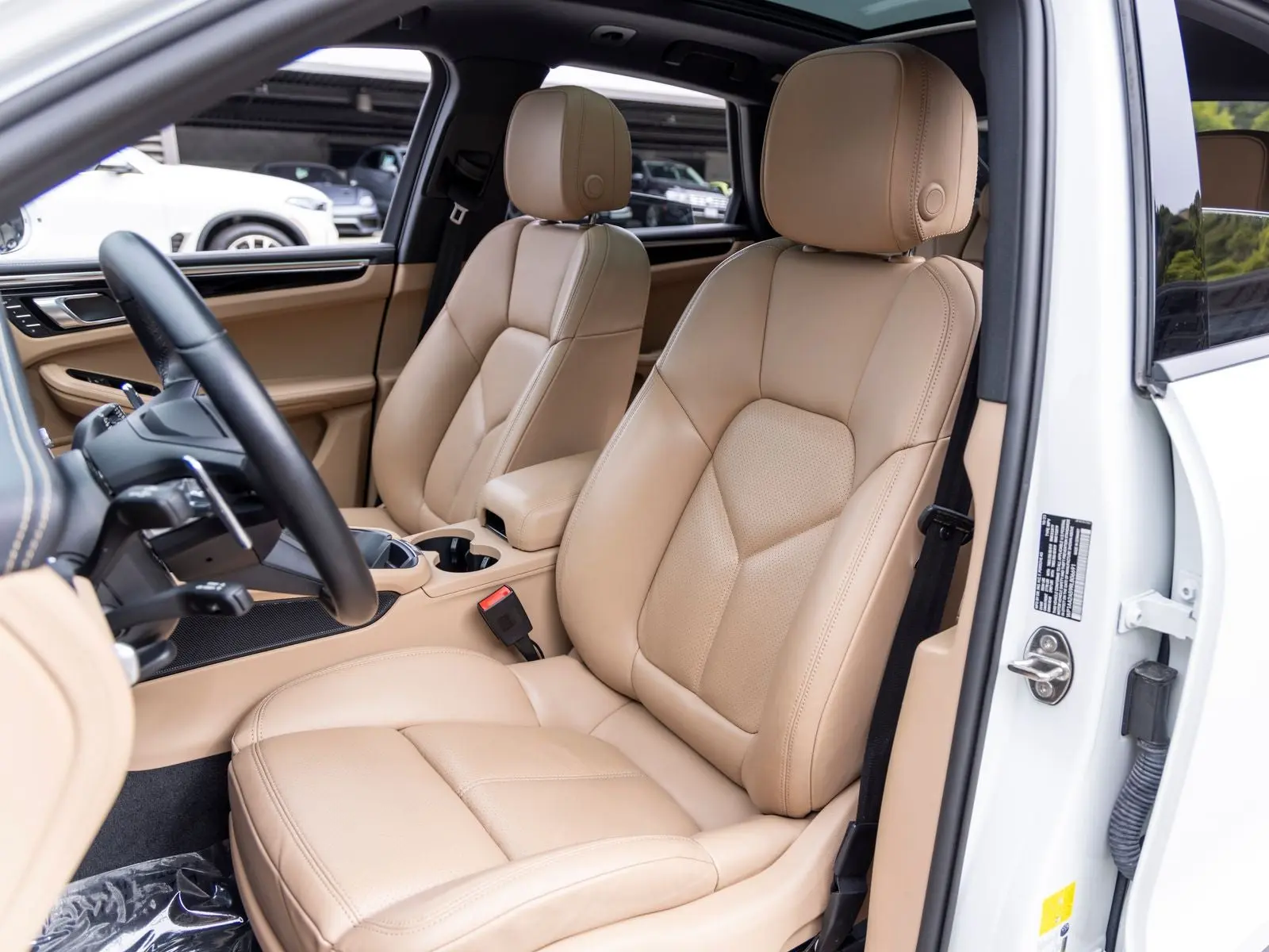 2024 Porsche Macan Base photo 5