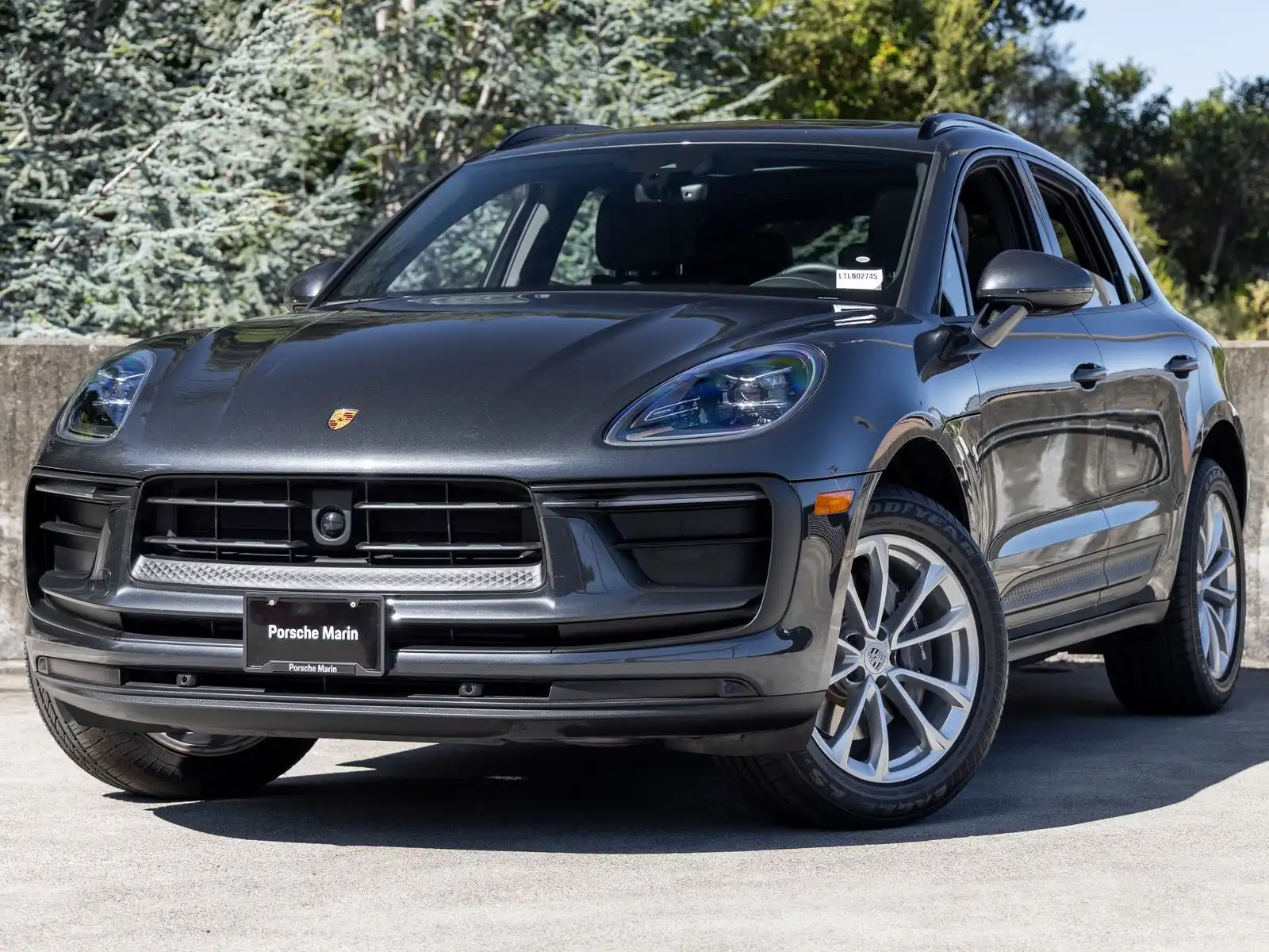 2026 Porsche Macan Base's photo