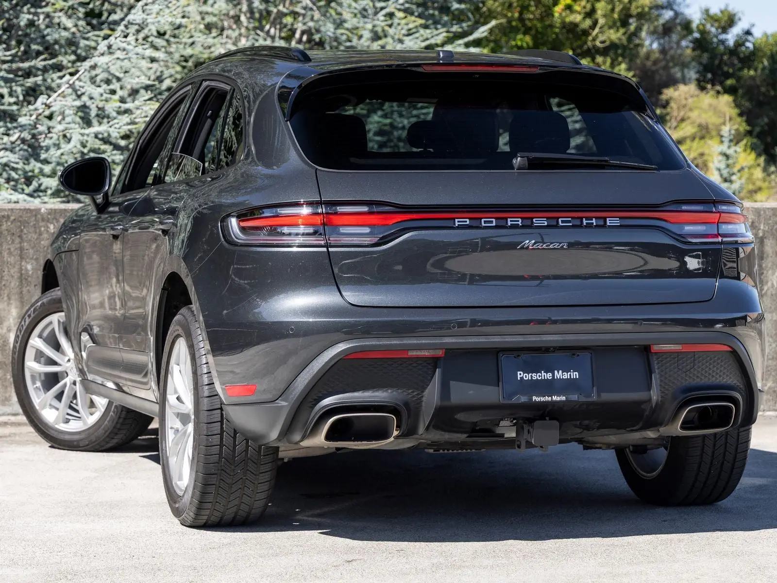 2026 Porsche Macan Base photo 3