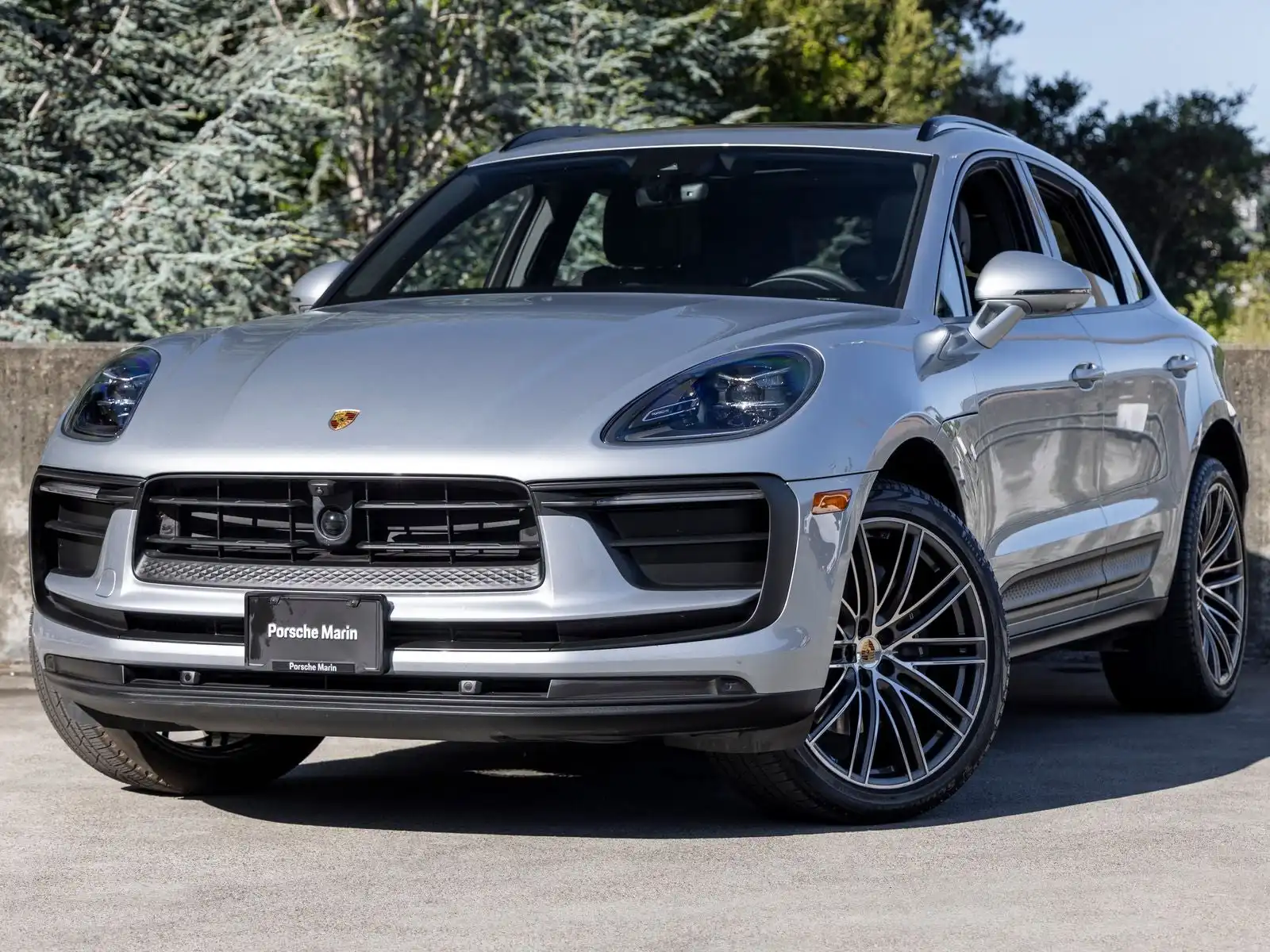 2026 Porsche Macan Base's photo