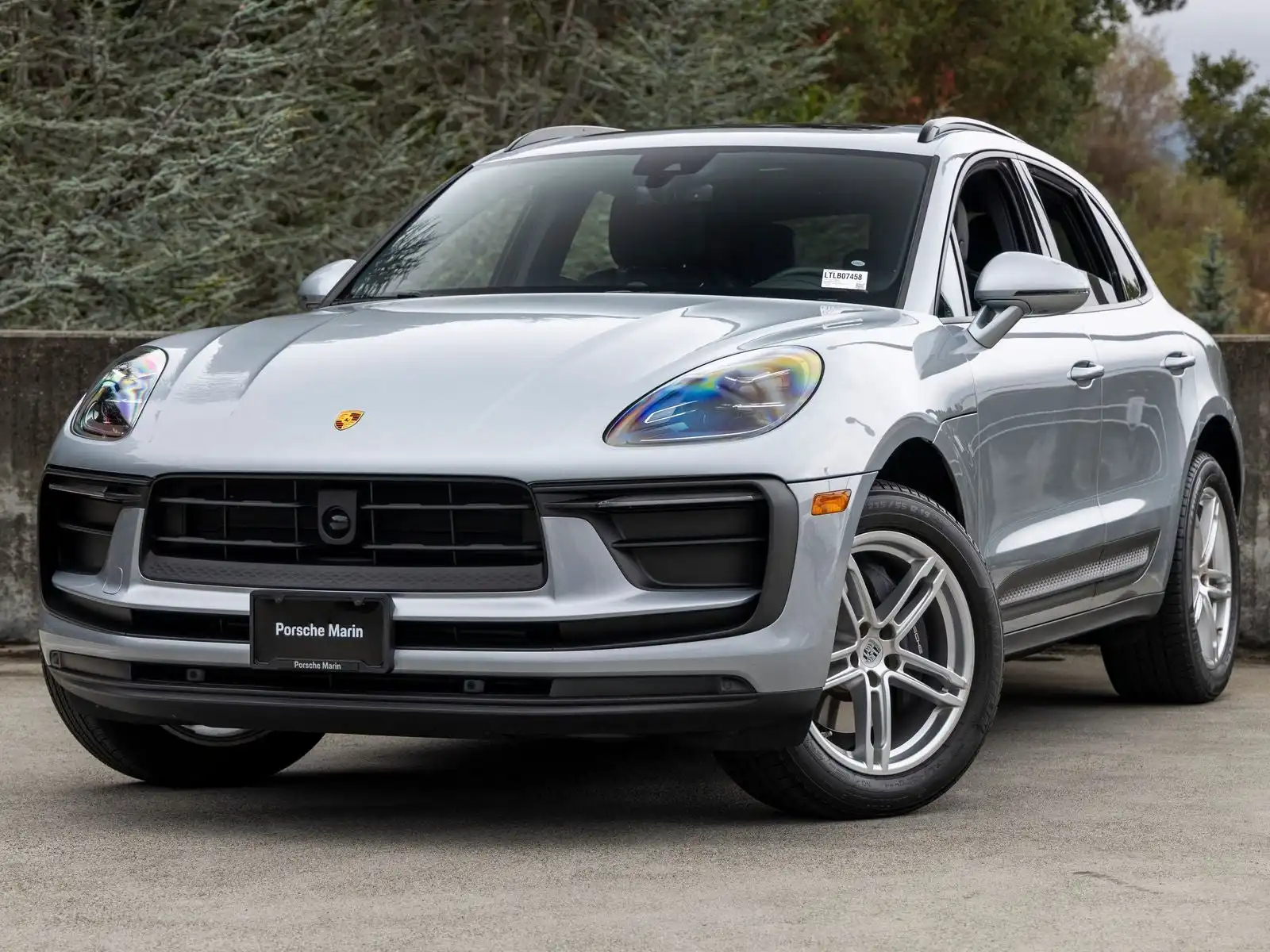 2026 Porsche Macan Base's photo