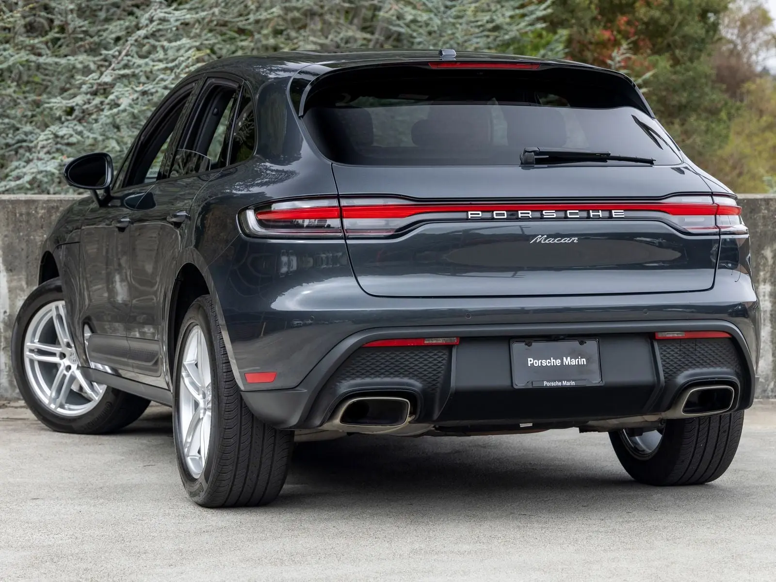 2023 Porsche Macan Base photo 3