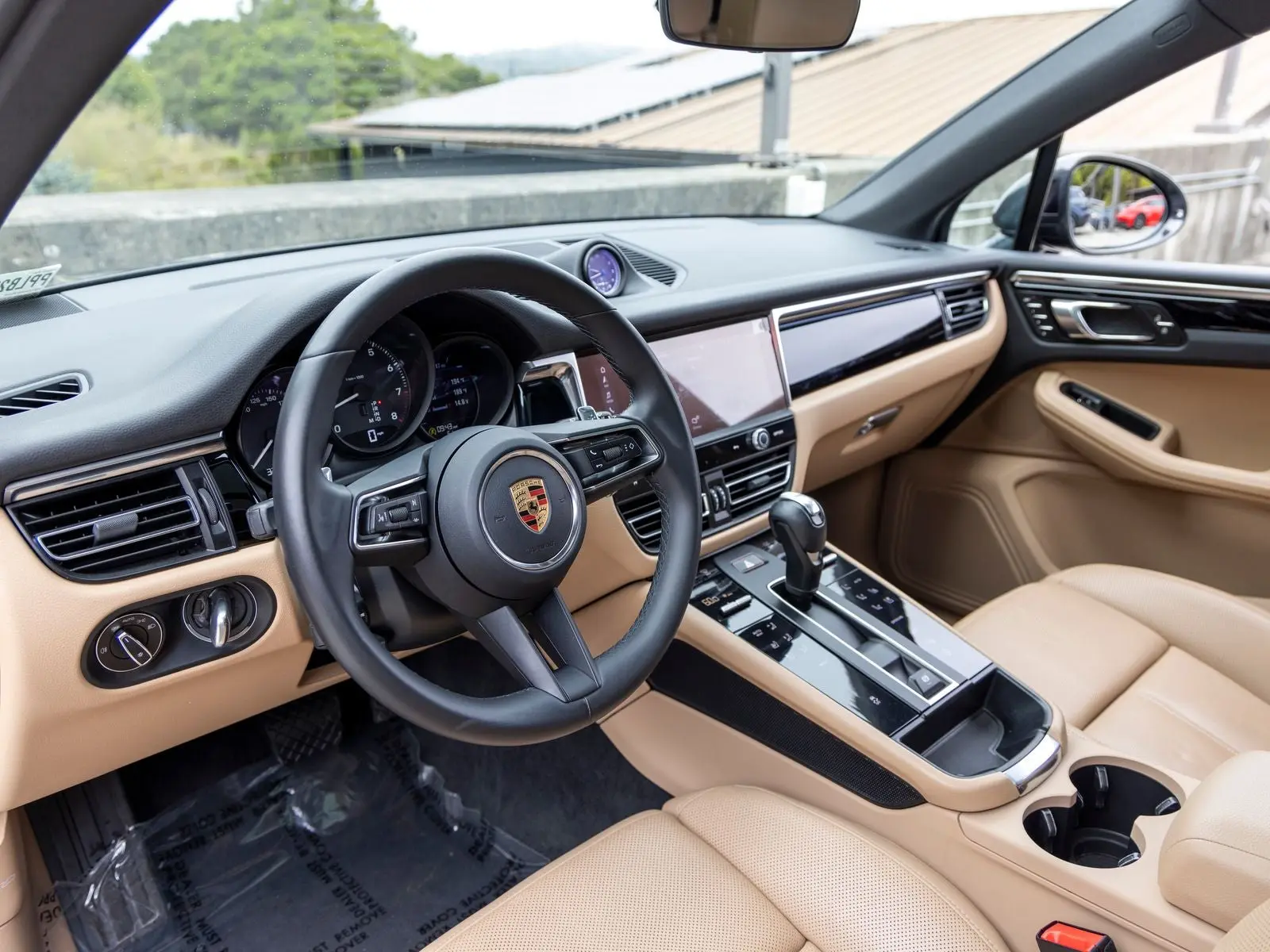 2023 Porsche Macan Base photo 4