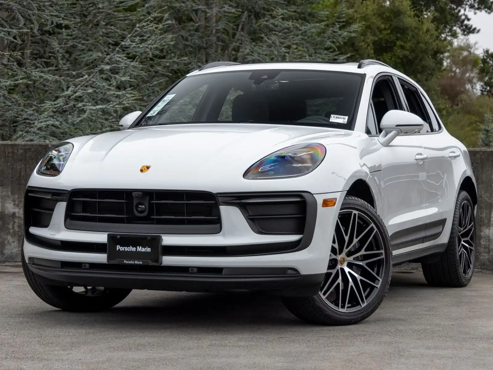2026 Porsche Macan Base's photo