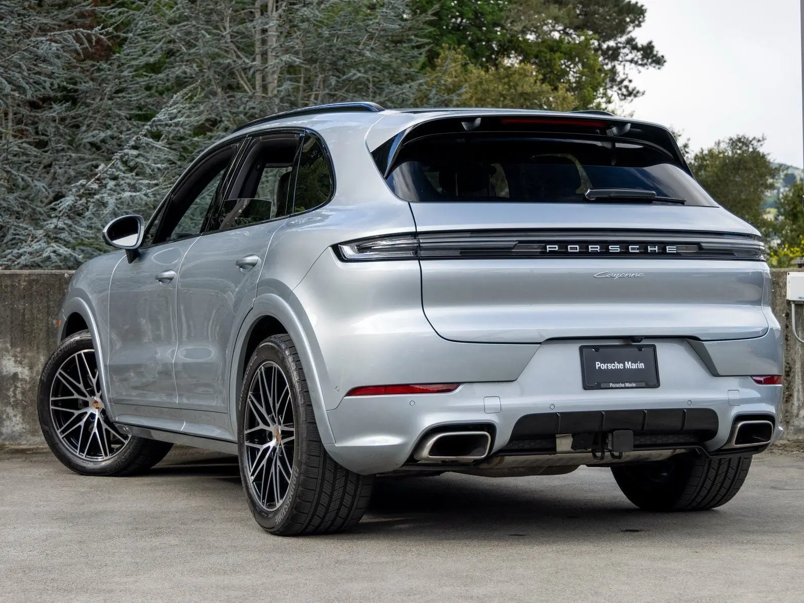 2025 Porsche Cayenne Base photo 3