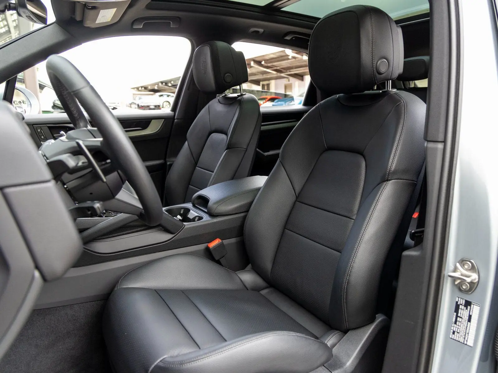 2025 Porsche Cayenne Base photo 5