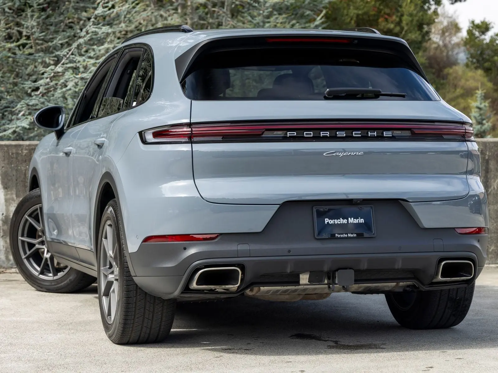 2026 Porsche Cayenne Base photo 3