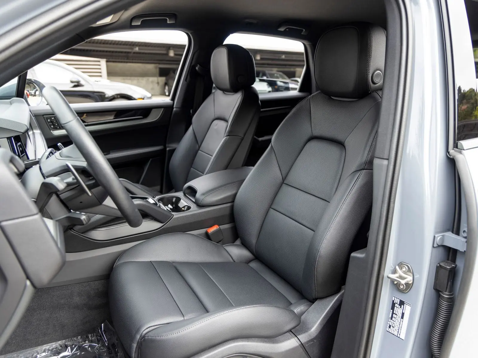2026 Porsche Cayenne Base photo 5