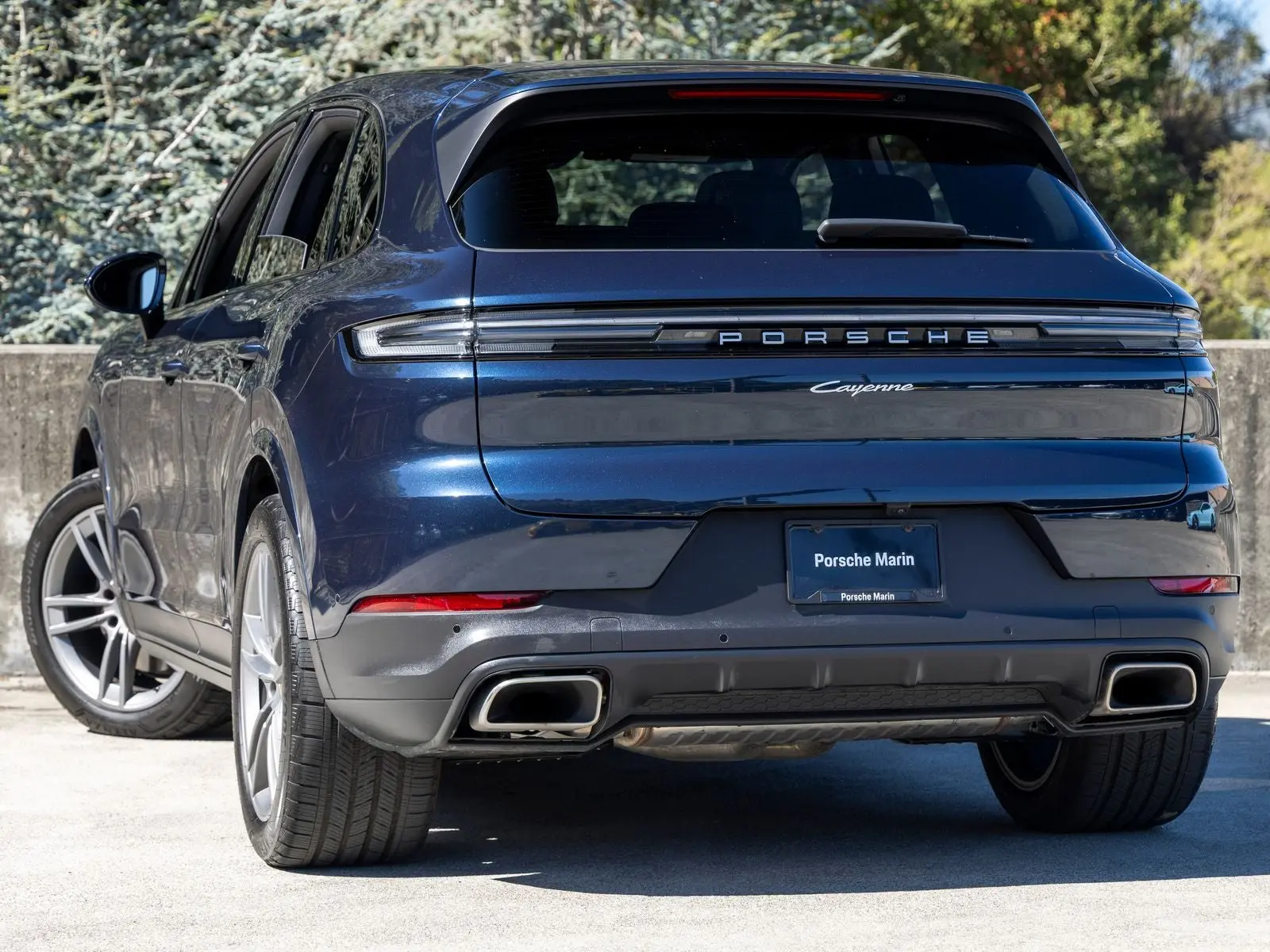 2024 Porsche Cayenne Base photo 3