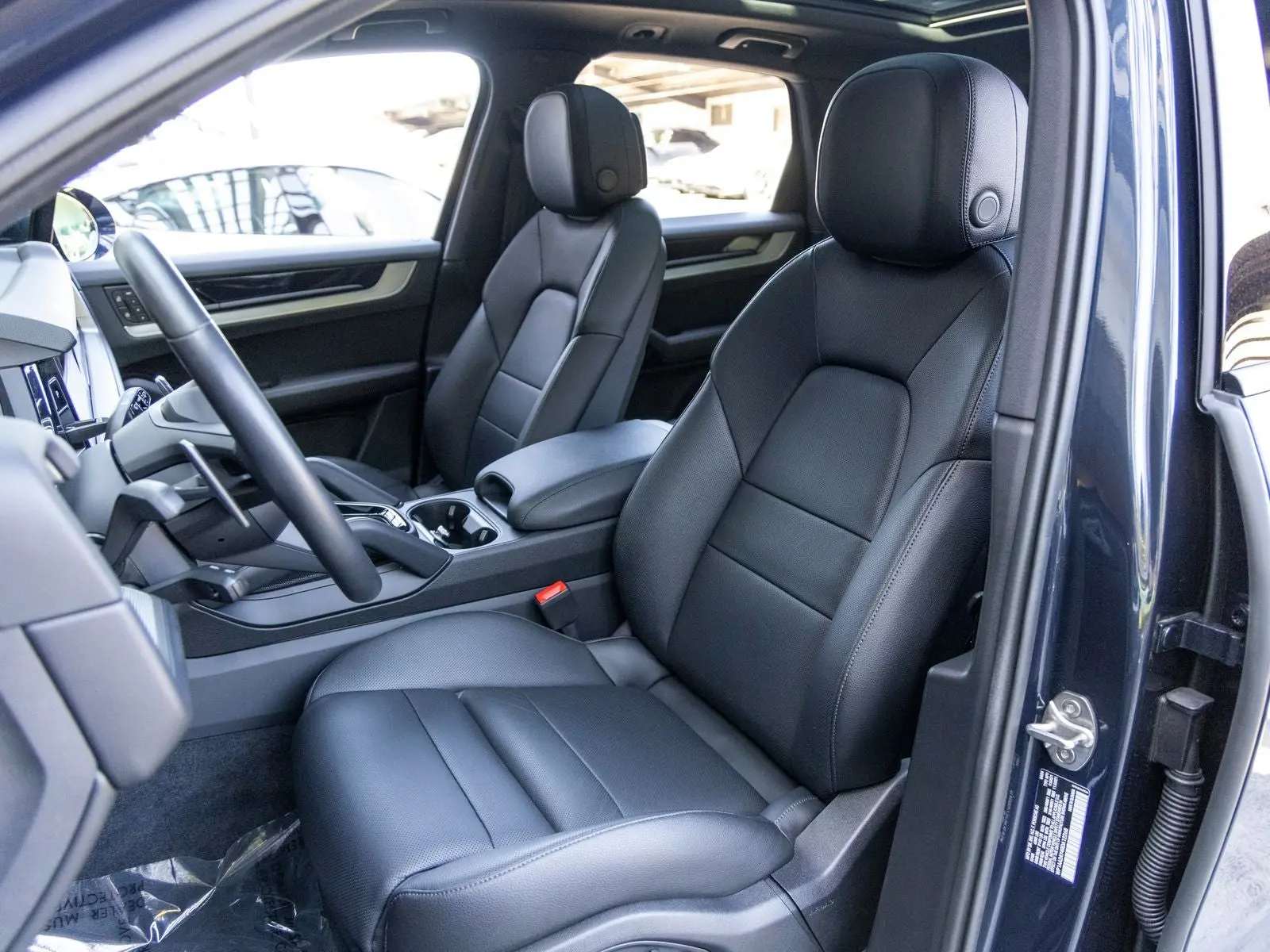 2024 Porsche Cayenne Base photo 5