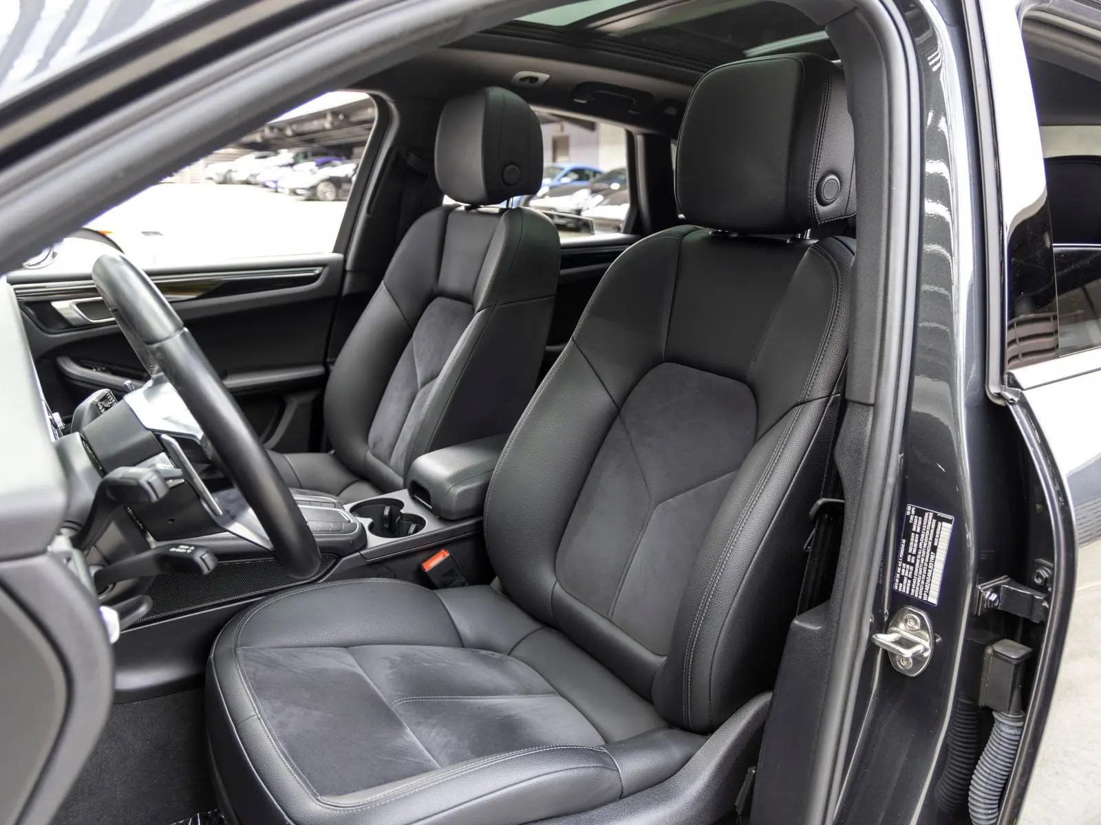 2021 Porsche Macan S photo 5