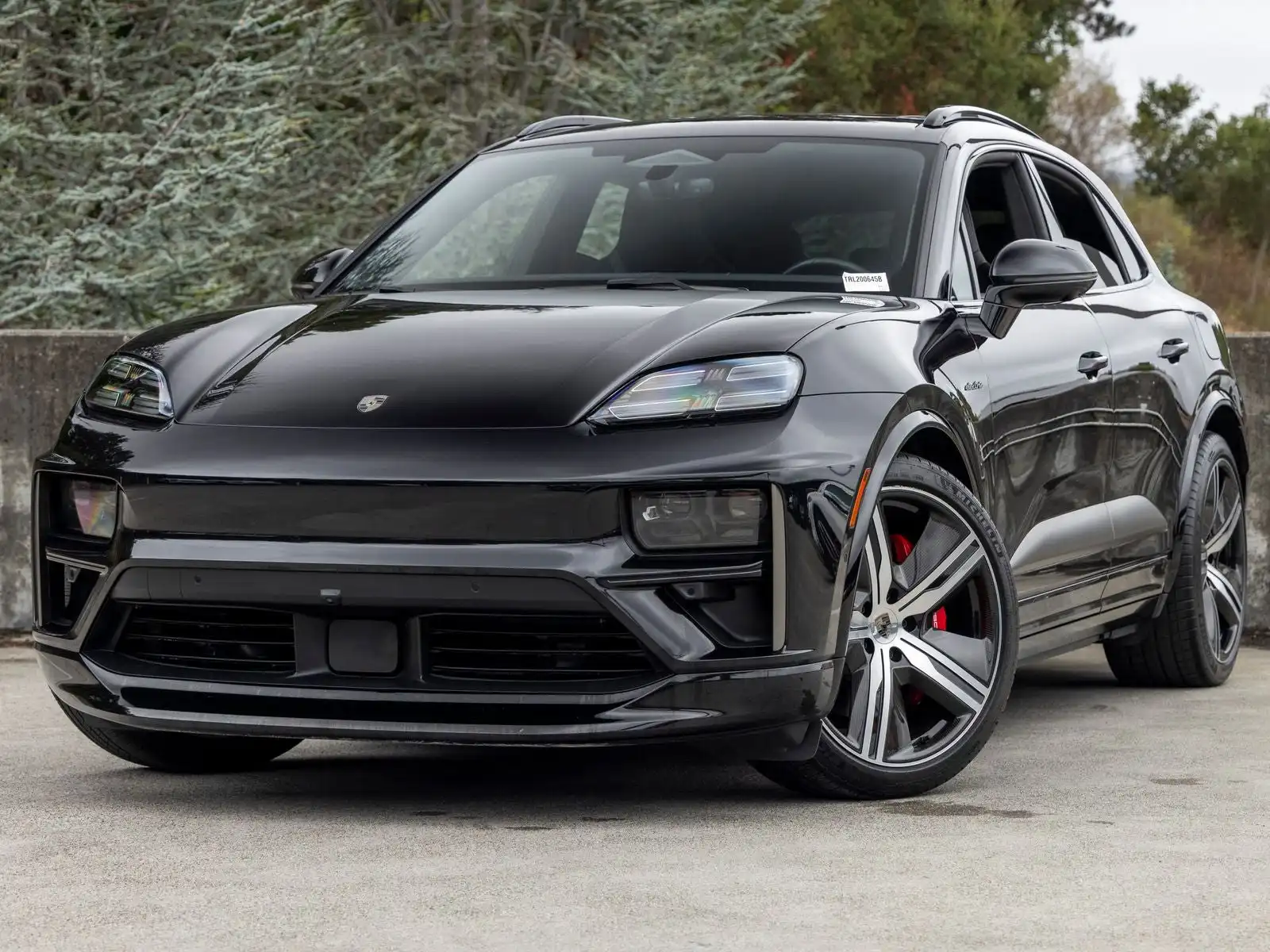 2024 Porsche Macan Macan Turbo Electric's photo