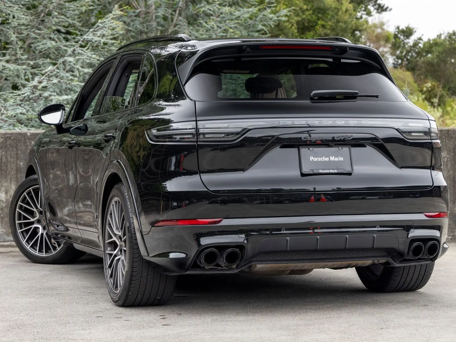 2023 Porsche Cayenne GTS photo 3
