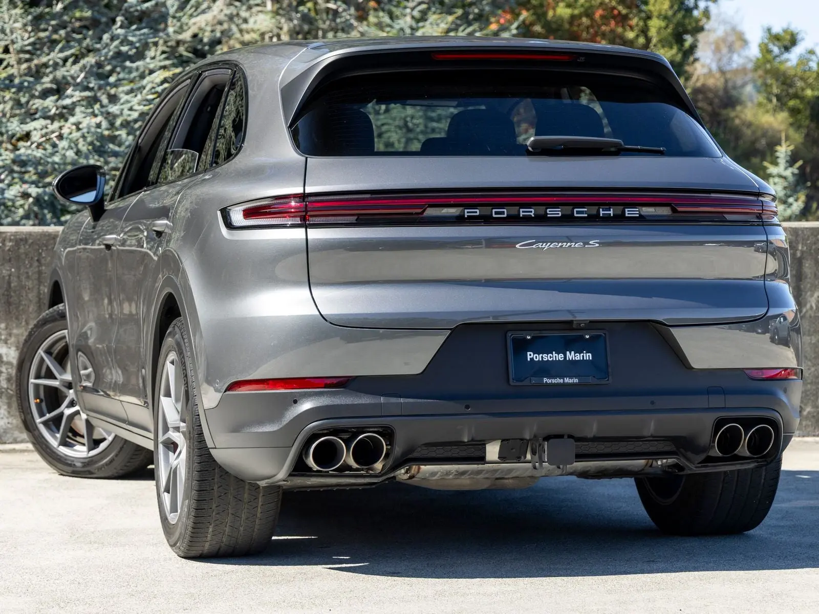 2024 Porsche Cayenne S photo 3