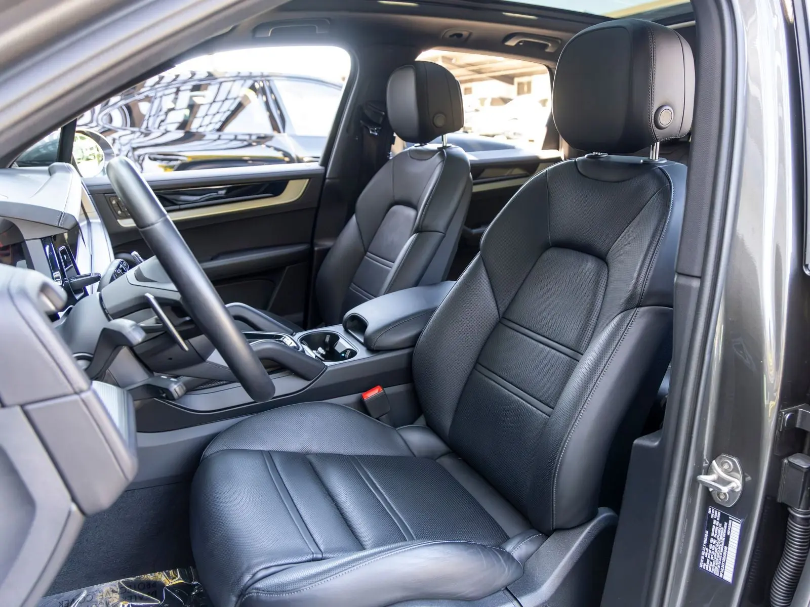 2024 Porsche Cayenne S photo 5
